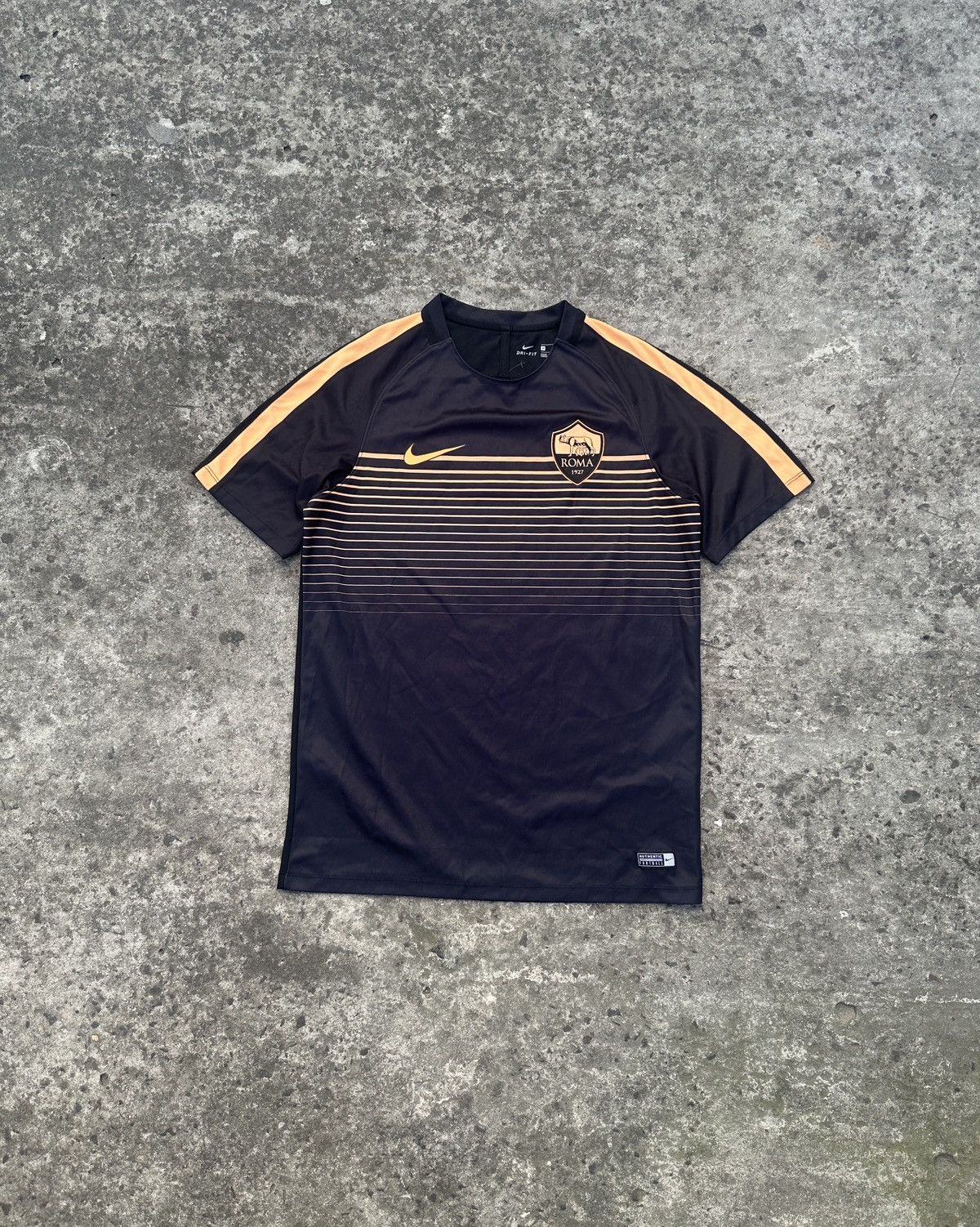 Nike Nike Roma soccer jersey Streetwear football rare vintage VTg Size US M / EU 48-50 / 2 - 1 Thumbnail