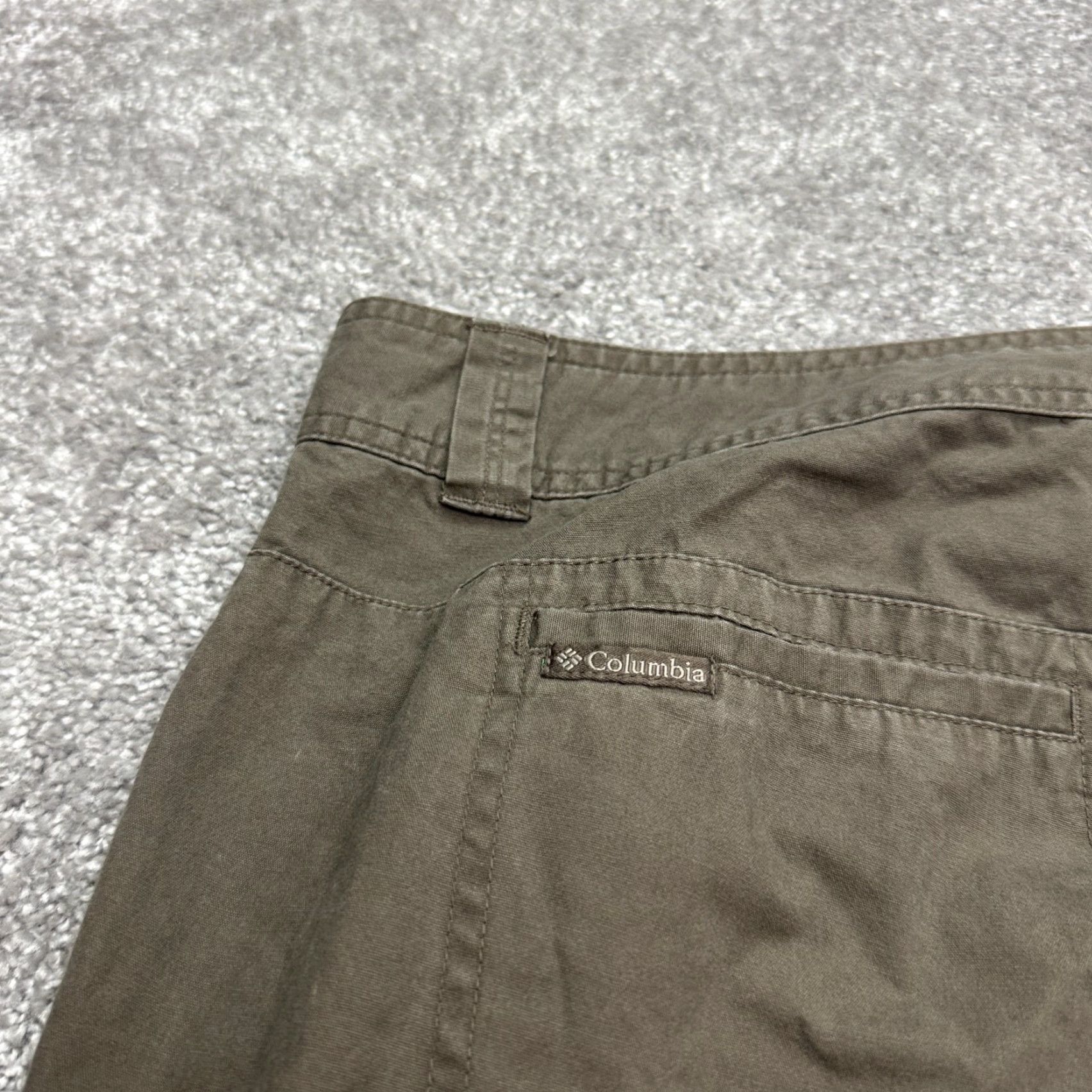 Vintage Columbia Chino Pants Womens Plus 18W Straight Leg 31in Inseam Green Cotton Field Outdoor Casual Travel Holiday 90s Theme Mens Womens Girls Size 40" / US 18 - 6 Thumbnail