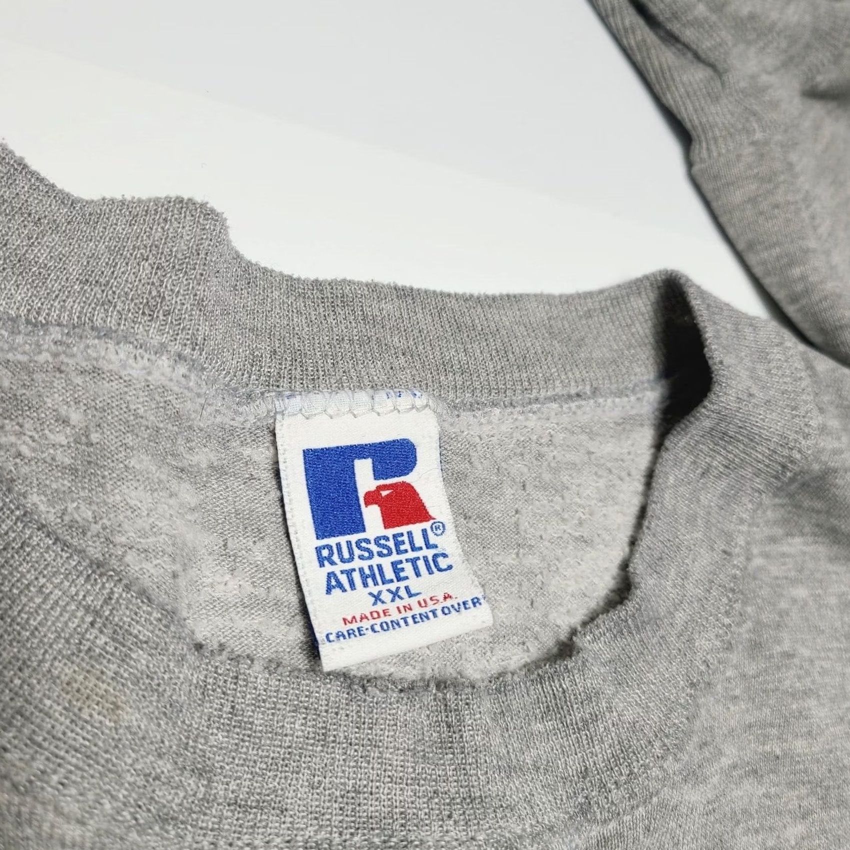 Russell Athletic VINTAGE Russell Athletic Sweatshirt Men 2XL Grey Crewneck Made In USA Sweatshirt Regular Crew Neck Mens USA 90s Logo Embroidered Distressed Used Size US XXL / EU 58 / 5 - 5 Thumbnail
