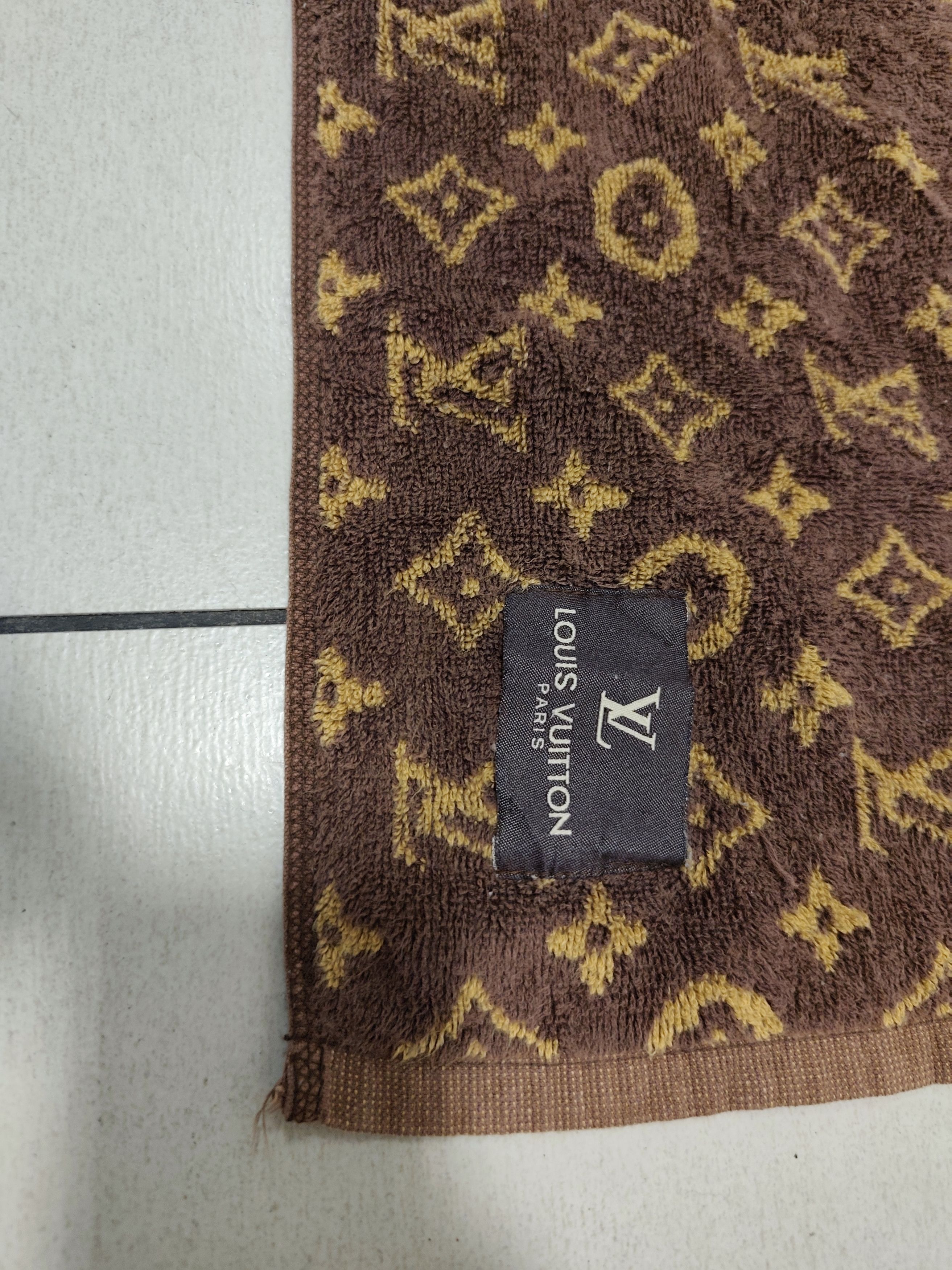 Louis Vuitton Louis Vuitton Monogram Towel Size ONE SIZE - 3 Thumbnail