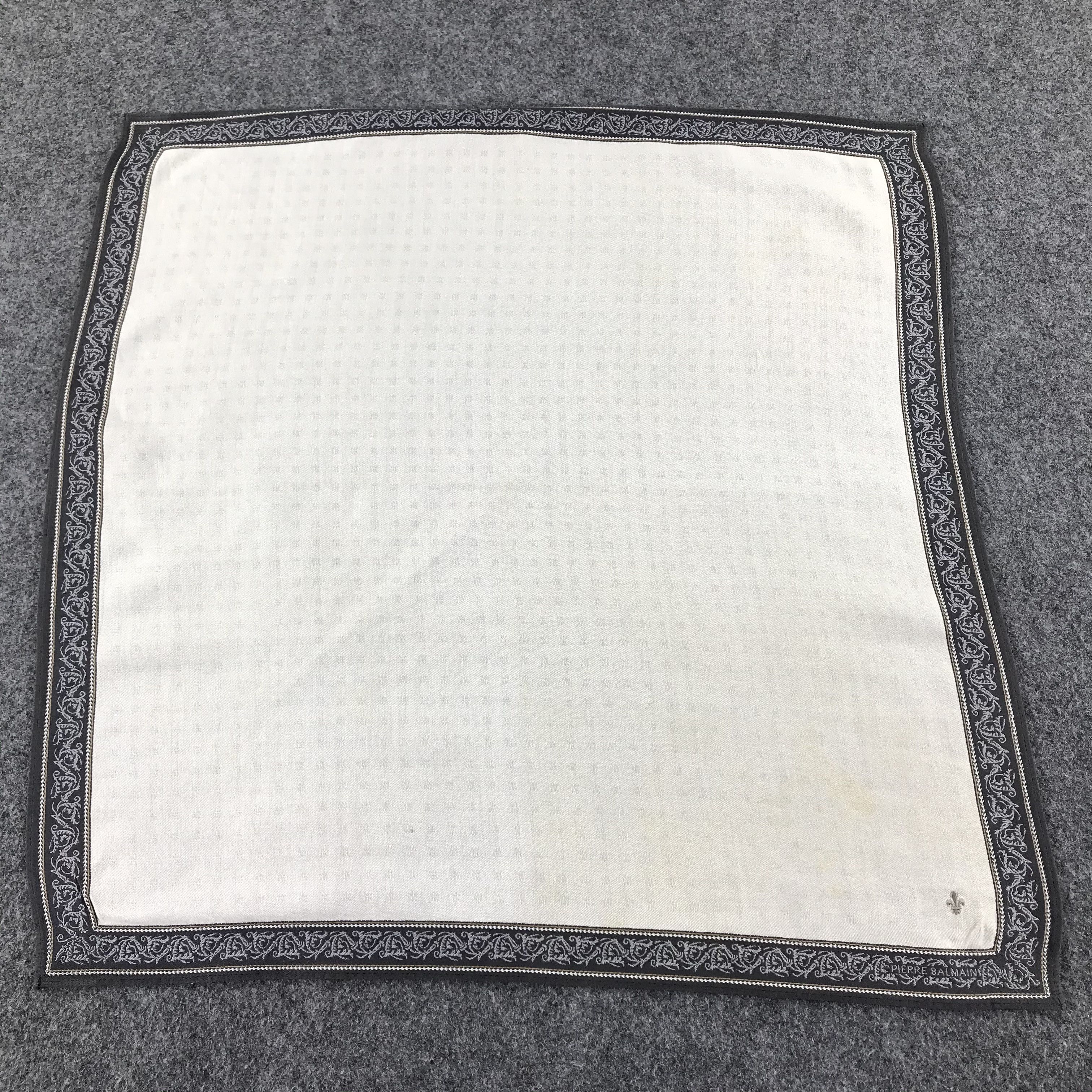 Pierre Balmain Pierre Balmain Handkerchief Neckerchief Bandana H228 Size ONE SIZE - 1 Thumbnail