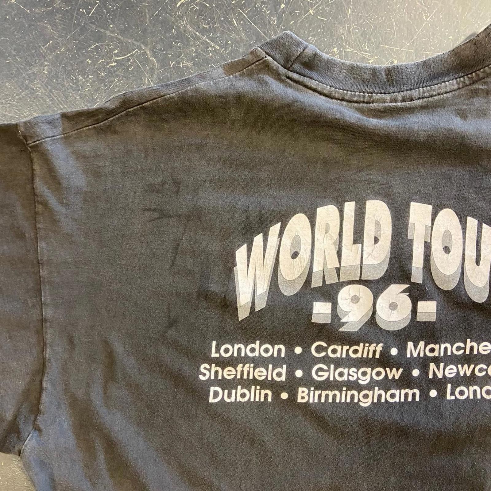 Vintage 1996 Barry Manilow Euro Tour Tee Size US XL / EU 56 / 4 - 8 Thumbnail