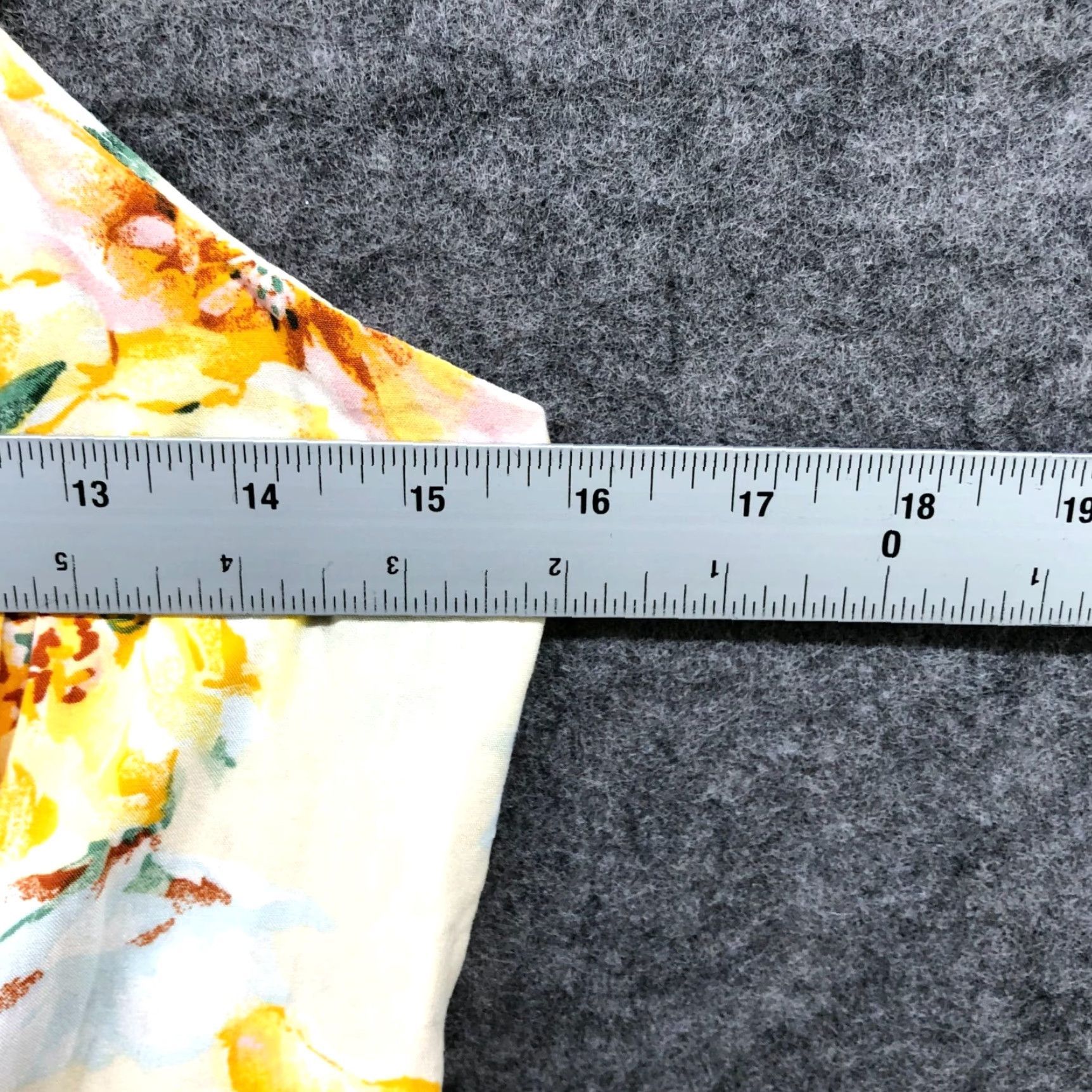 Old Navy VINTAGE Old Navy Floral Sleeveless Romper Women's M Yellow Rayon Smocked Wide-Leg Casual Size 32" / US 10 / IT 46 - 4 Thumbnail