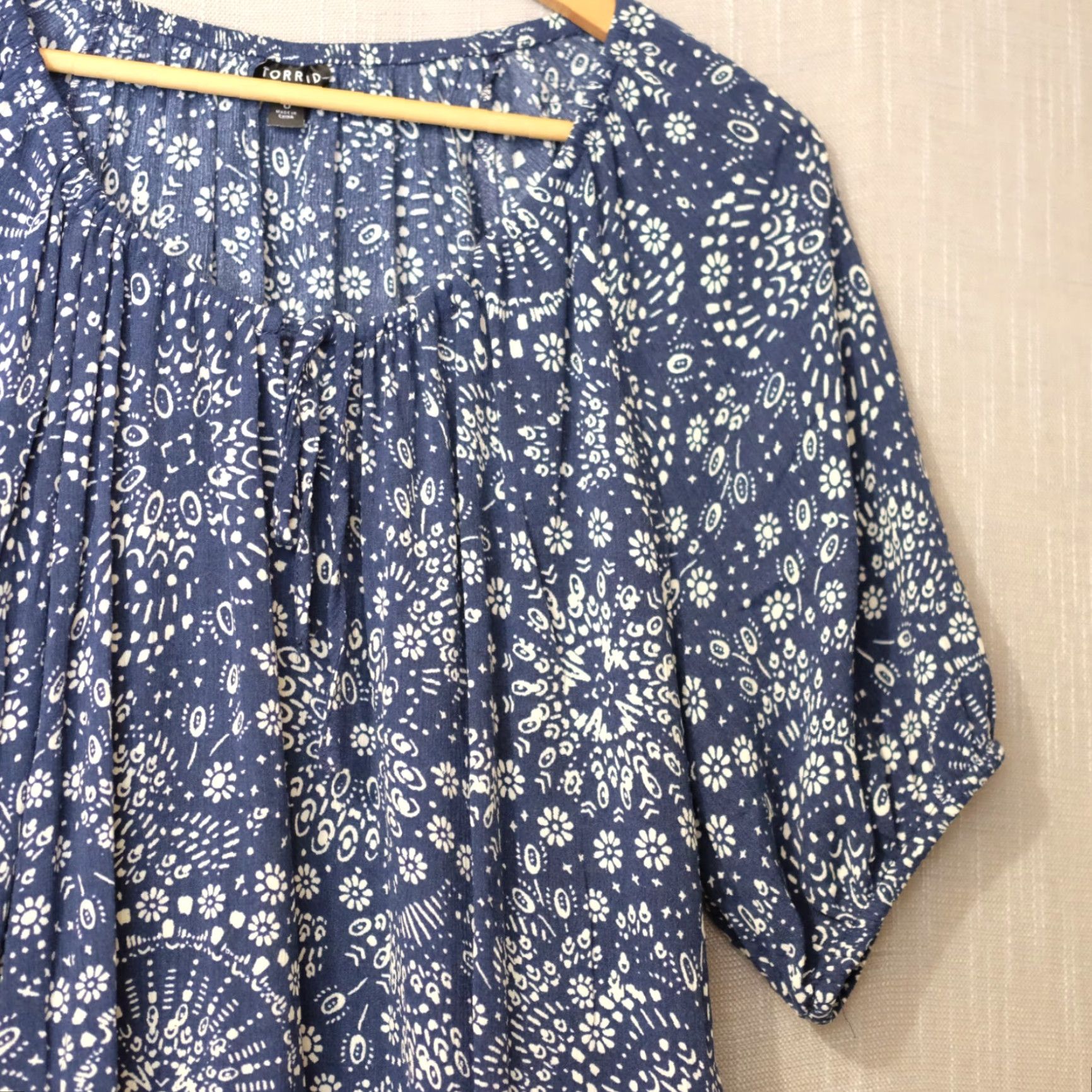 Torrid Nwot! Torrid Navy/White Floral Tunic Blouse Stretch Lightweight Womens 0 #H99-81 Size XS / US 0-2 / IT 36-38 - 3 Thumbnail