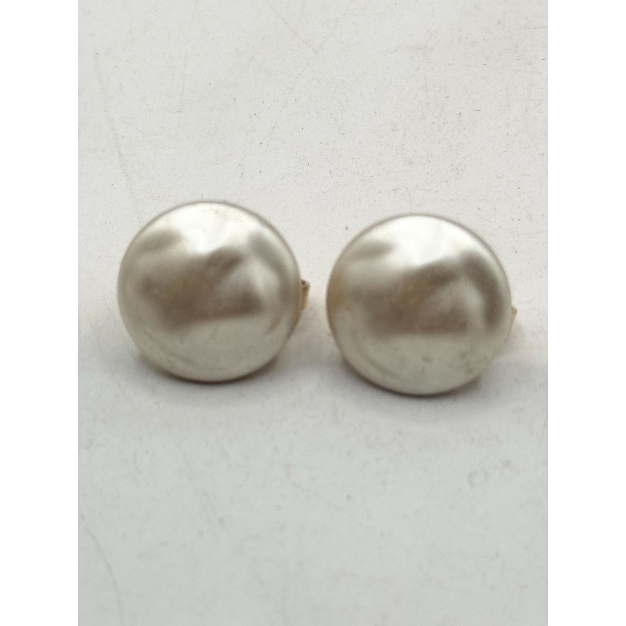 Vintage Vintage Crown Trifari Pearl clip on earrings Size ONE SIZE - 4 Thumbnail
