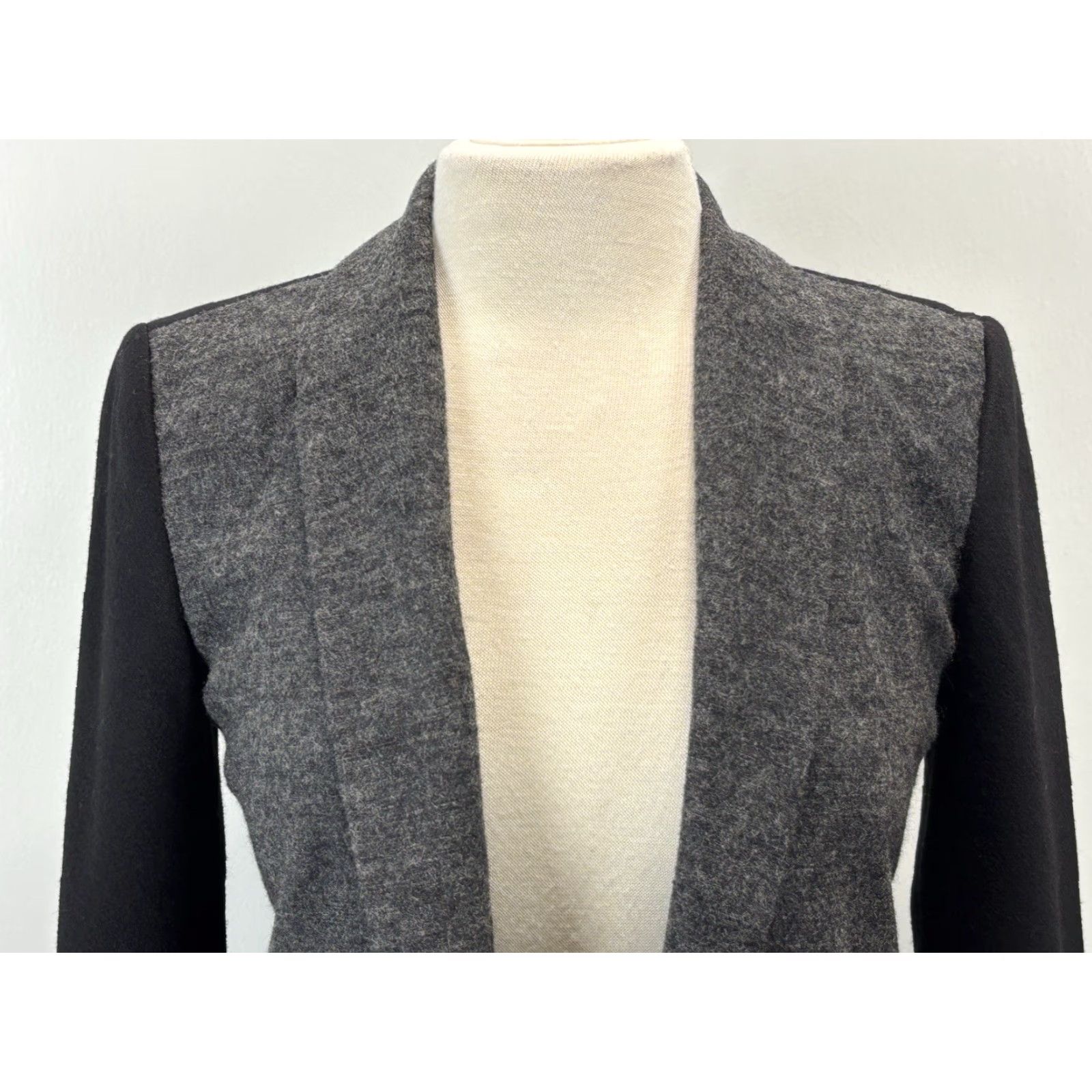 Ann Taylor Ann Taylor Blazer Women Size 2 Black Grey Wool Blend Open Front Colorblock Two-Tone Womens Size XS / US 0-2 / IT 36-38 - 5 Thumbnail