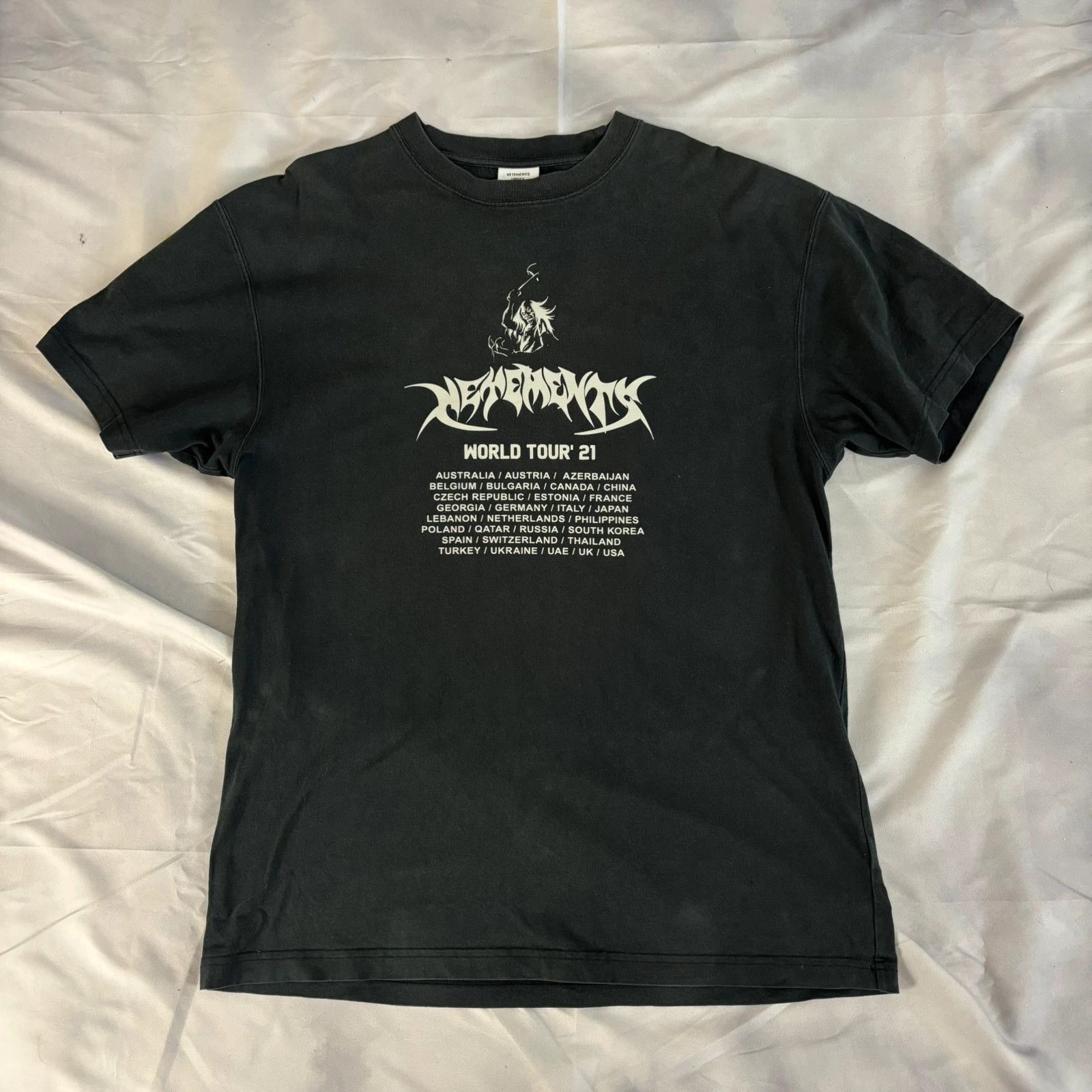 Vetements Vetements Metal Patch Tee 2033 'Black' @gvasalia | Grailed