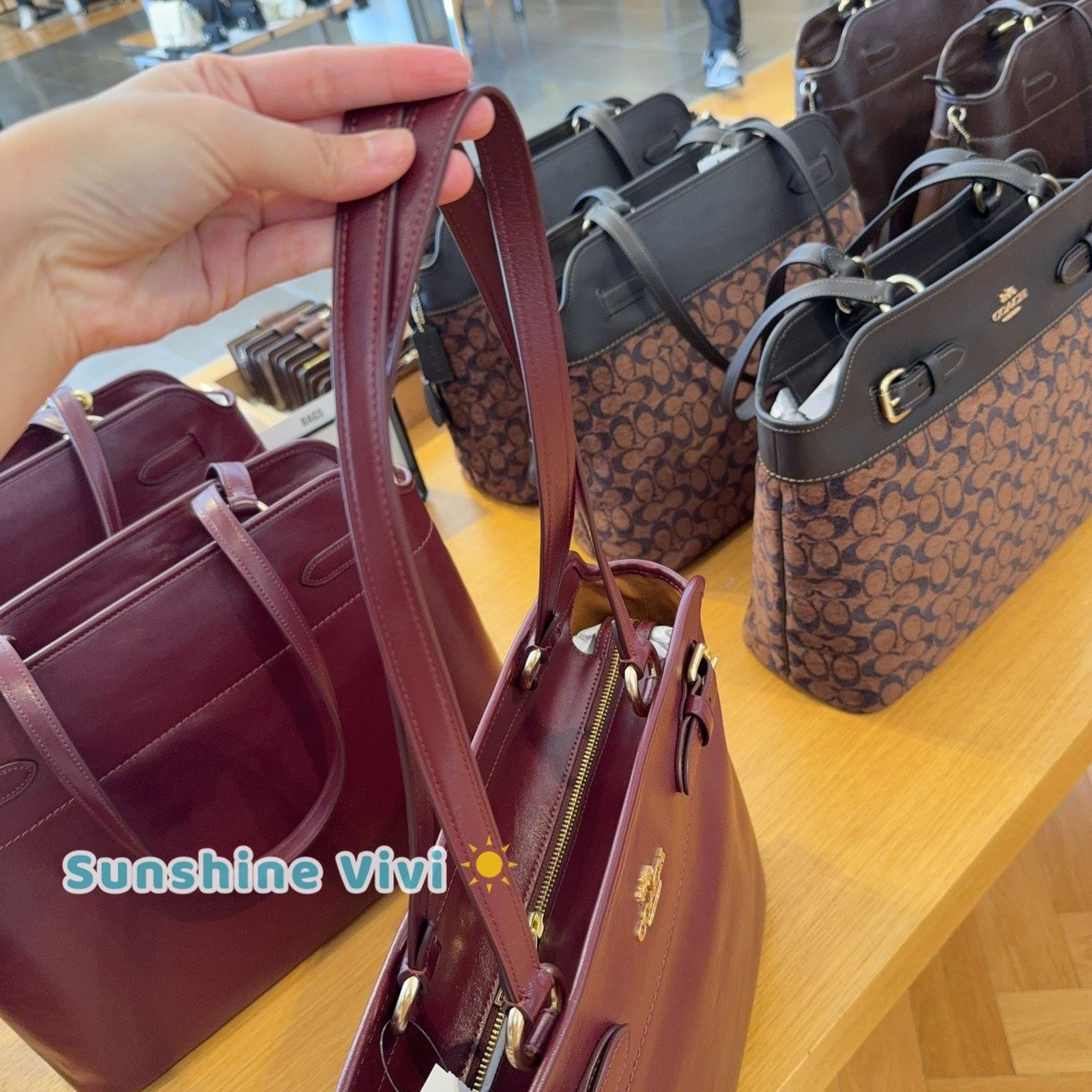 Coach NWT Coach Easton Tote Bag CCZ07 Shiny leather Dark Wine Size ONE SIZE - 3 Thumbnail