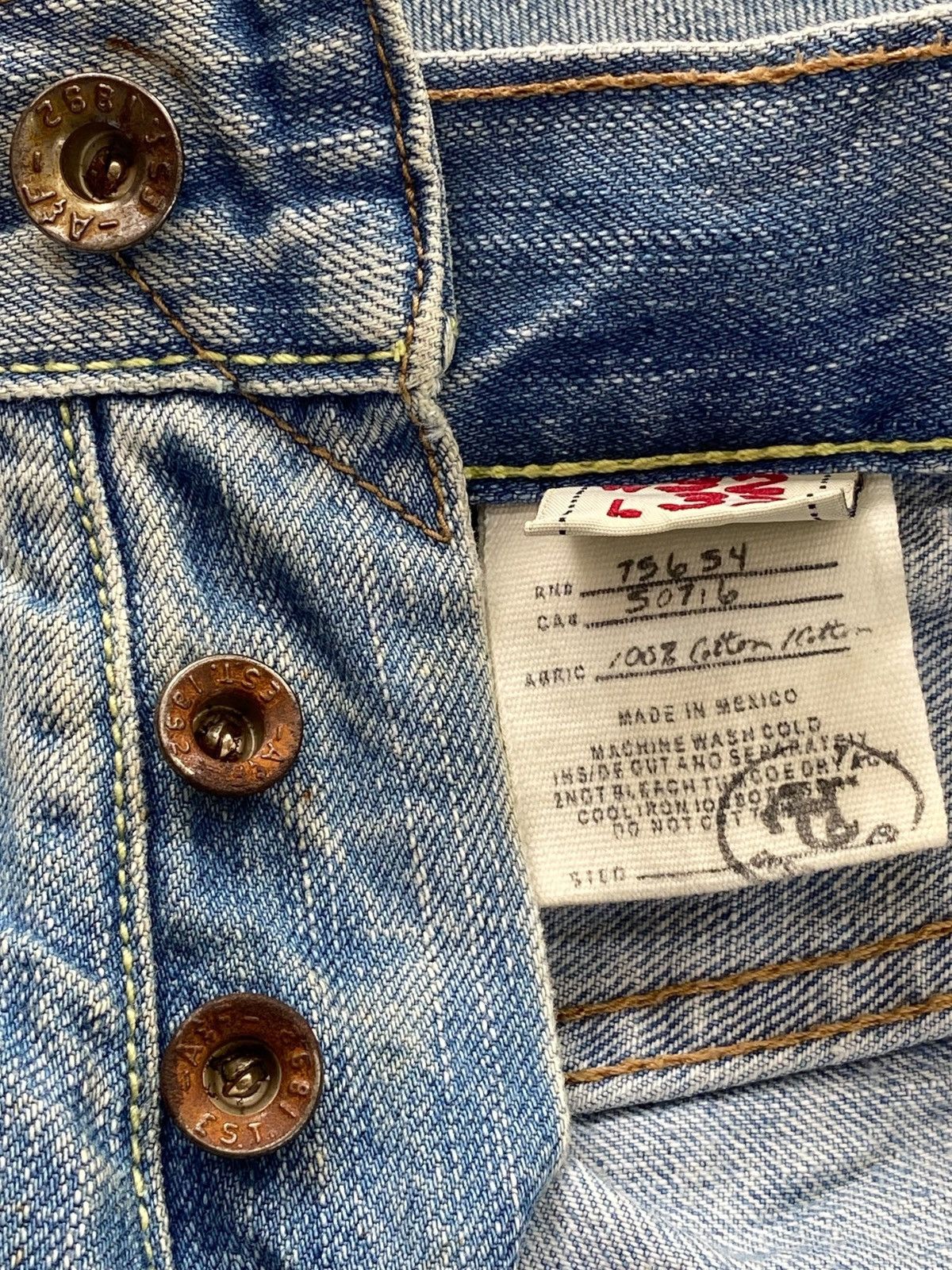 Abercrombie & Fitch Abercrombie & Fitch Faded Wash Paint Splash Boot Cut Jeans Size US 32 / EU 48 - 10 Thumbnail