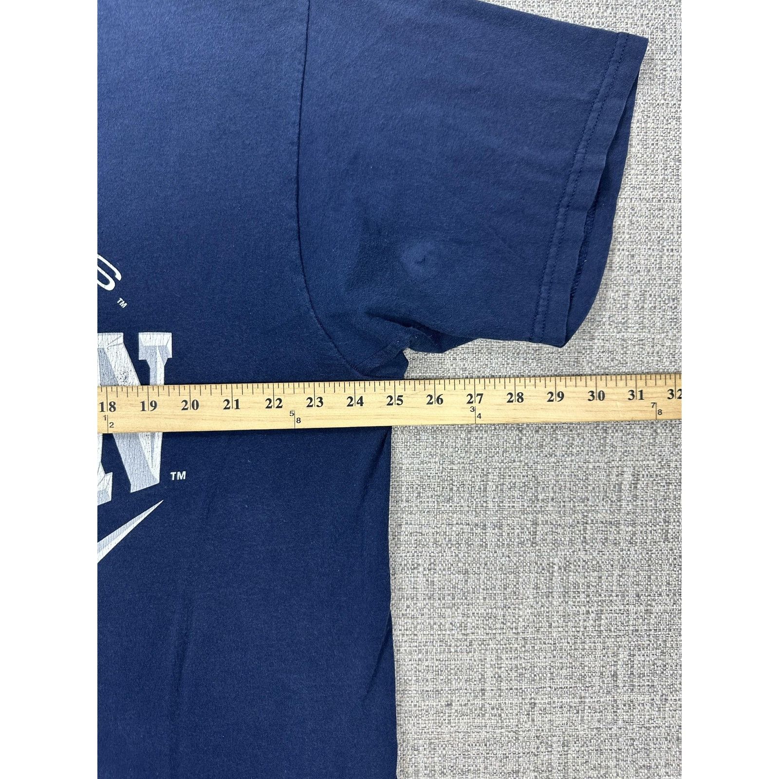 Nutmeg UConn Huskies Shirt XL Blue Nutmeg Mills College USA 90s Size US XL / EU 56 / 4 - 4 Thumbnail