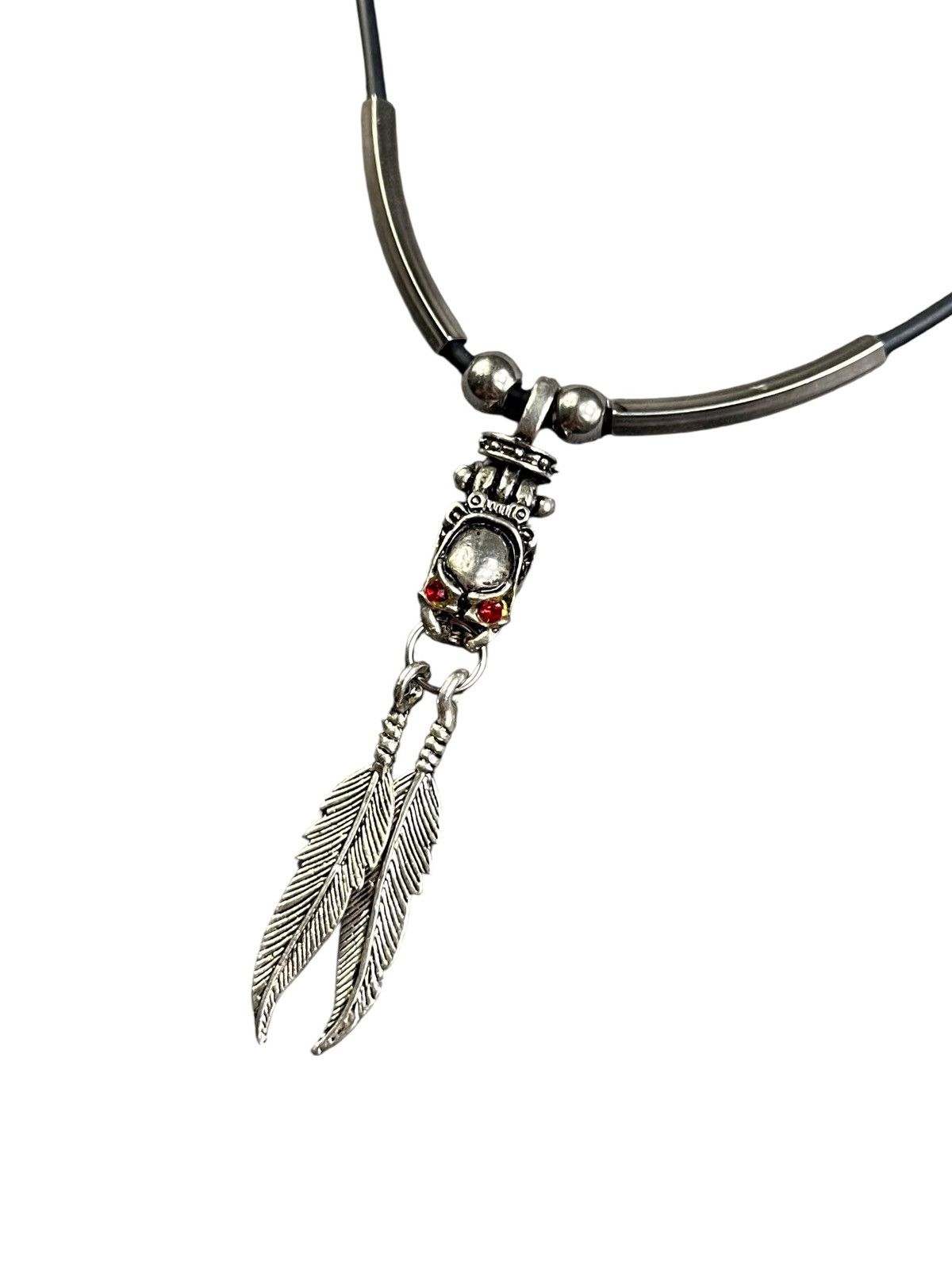 Native 2000s JAPANESE MADE TRIBAL INSPIRED TWIN FEATHERS NECKLACE Size ONE SIZE - 3 Thumbnail