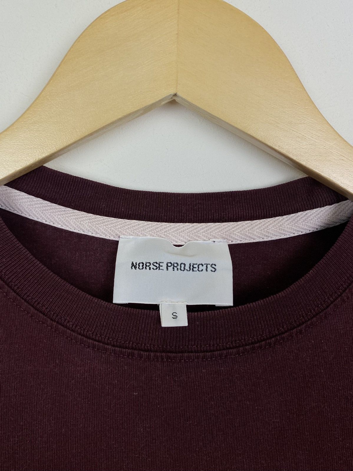 Norse Projects Norse Projects Niels Standard T-Shirt Size S Burgundy Red Size US S / EU 44-46 / 1 - 3 Thumbnail