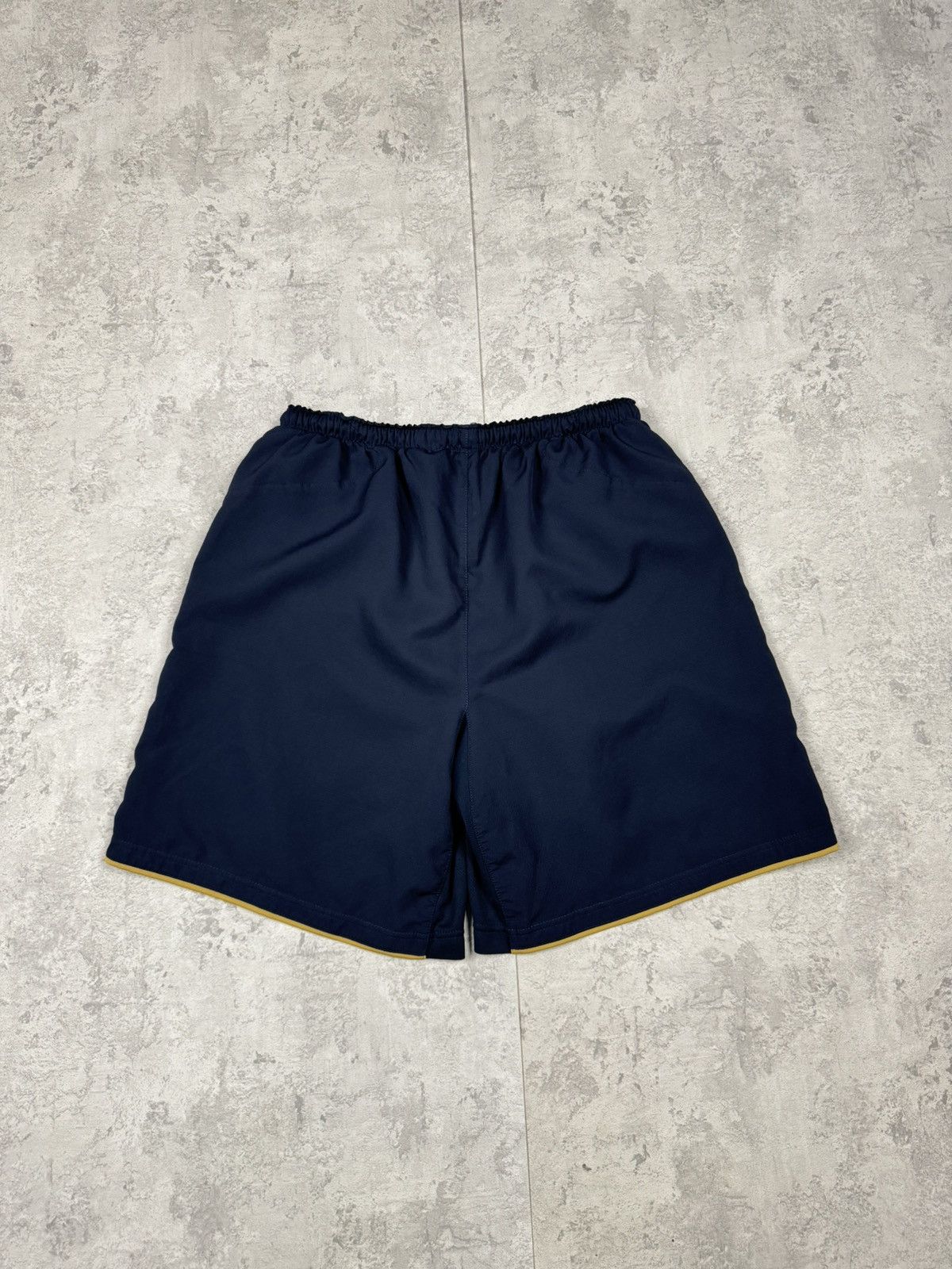 Nike Vintage Nike Arsenal Shorts Size M Size US 31 - 4 Thumbnail