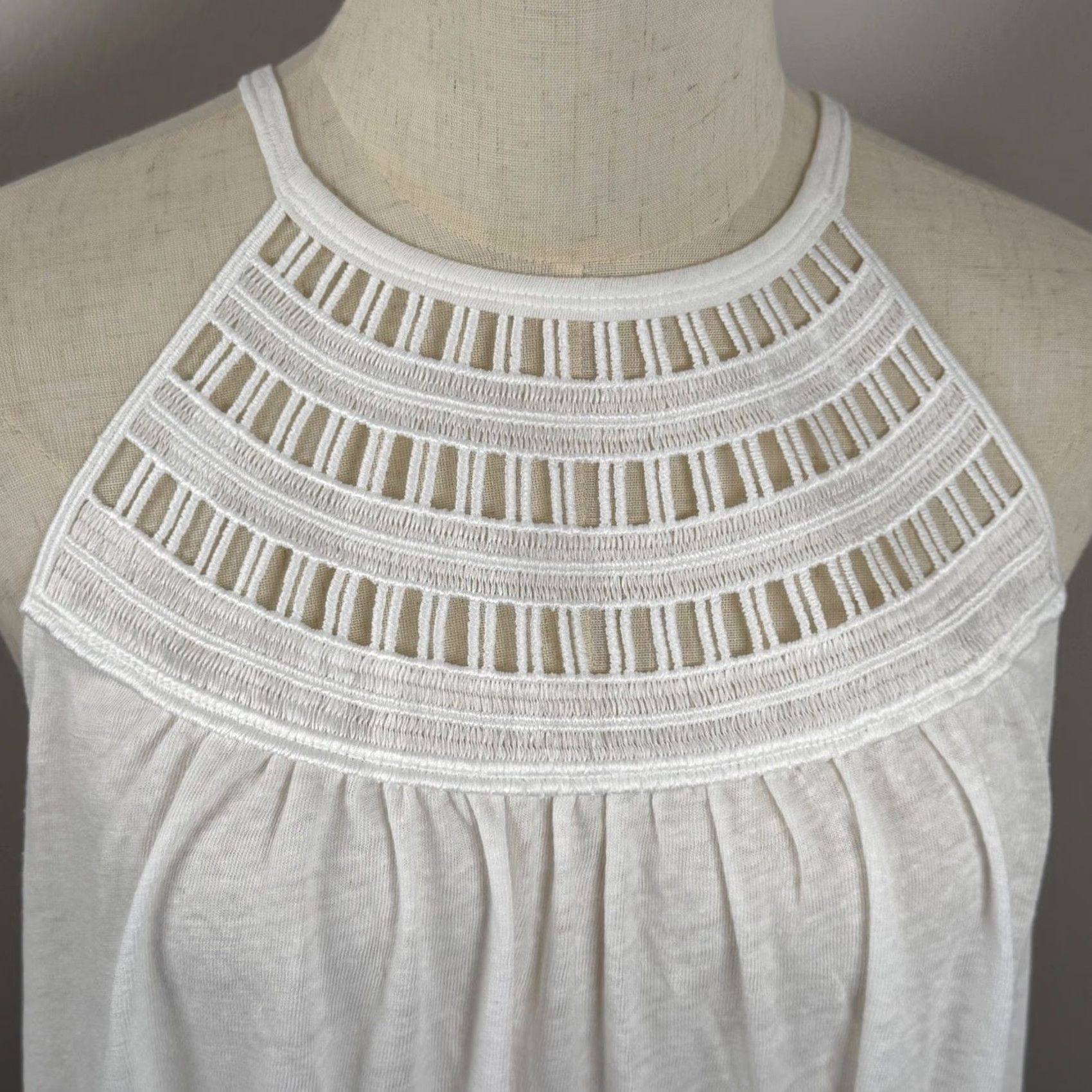 Old Navy Old Navy Womens M Halter Tank Top White Linen Blend Crochet High Neck Beachy EUC Size M / US 6-8 / IT 42-44 - 6 Thumbnail
