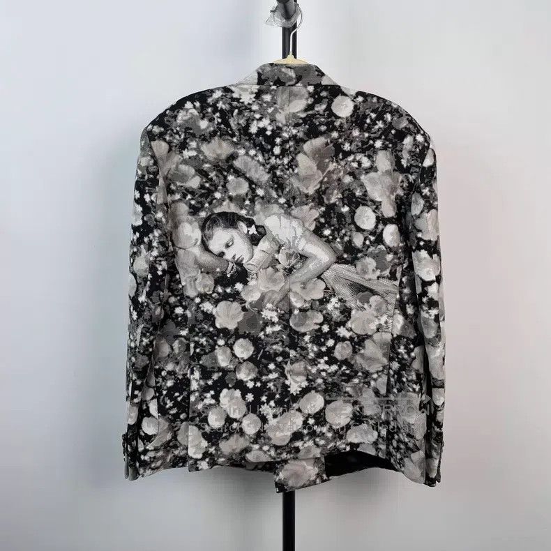 Louis Vuitton Louis Vuitton Show style smudged flower blazer Size 50R - 2 Thumbnail
