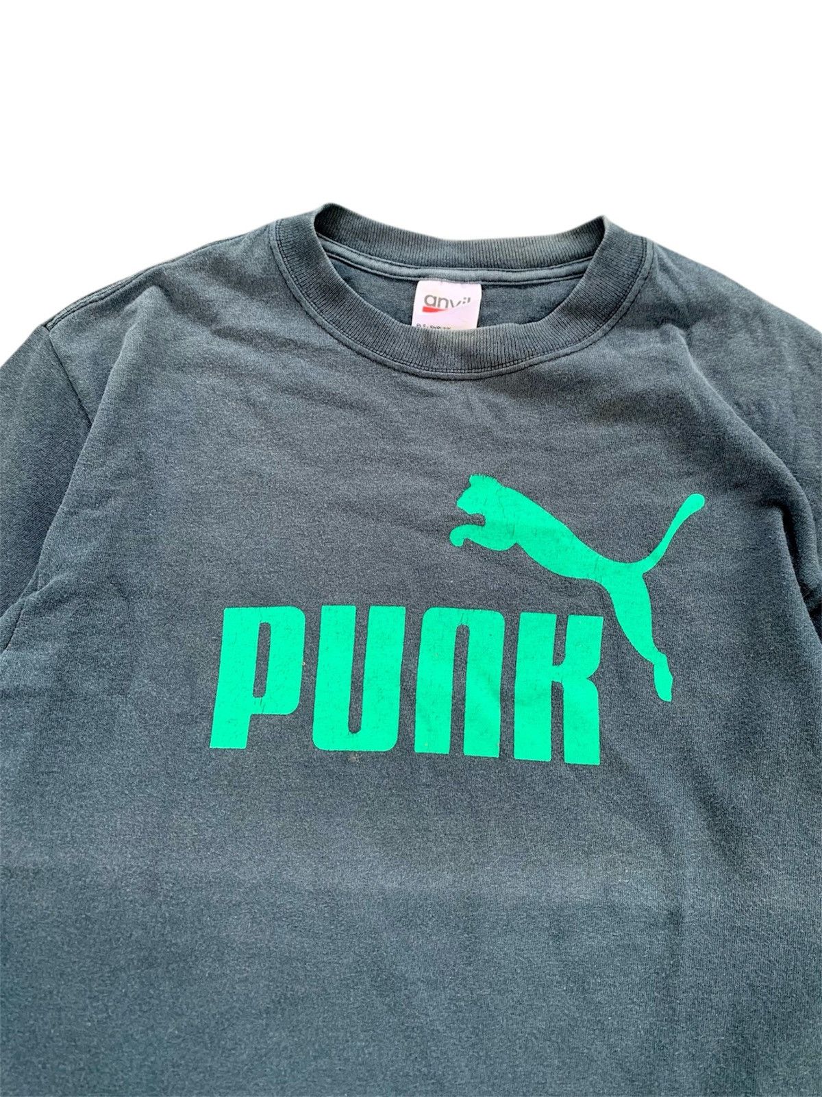 Vintage Vintage 2000s Punk Rip Off Puma Tshirt Size US S / EU 44-46 / 1 - 2 Thumbnail