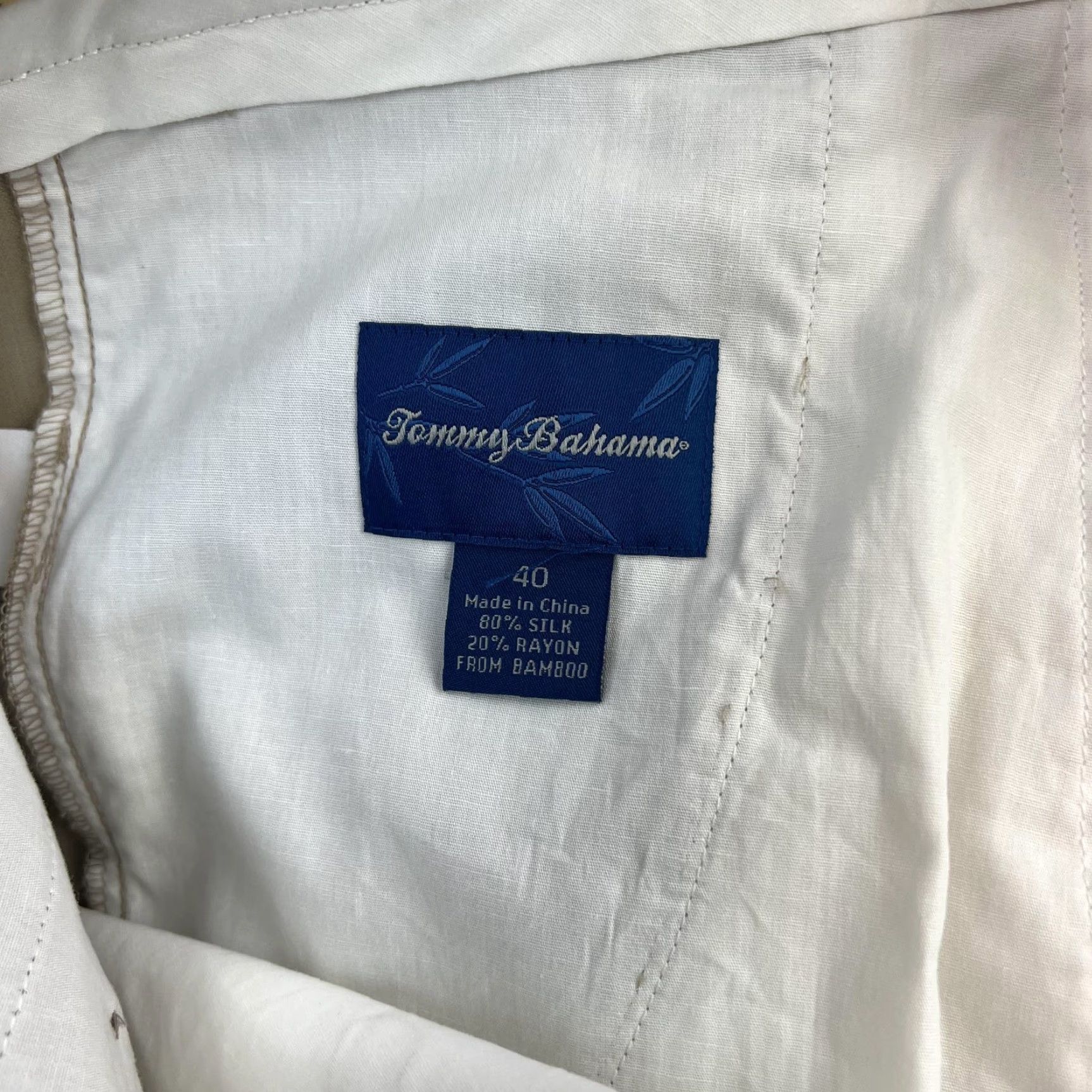 Tommy Bahama Tommy Bahama Shorts Mens 40 Beige Silk Pleated Chino Casual Preppy Adult) Size US 40 / EU 56 - 7 Thumbnail
