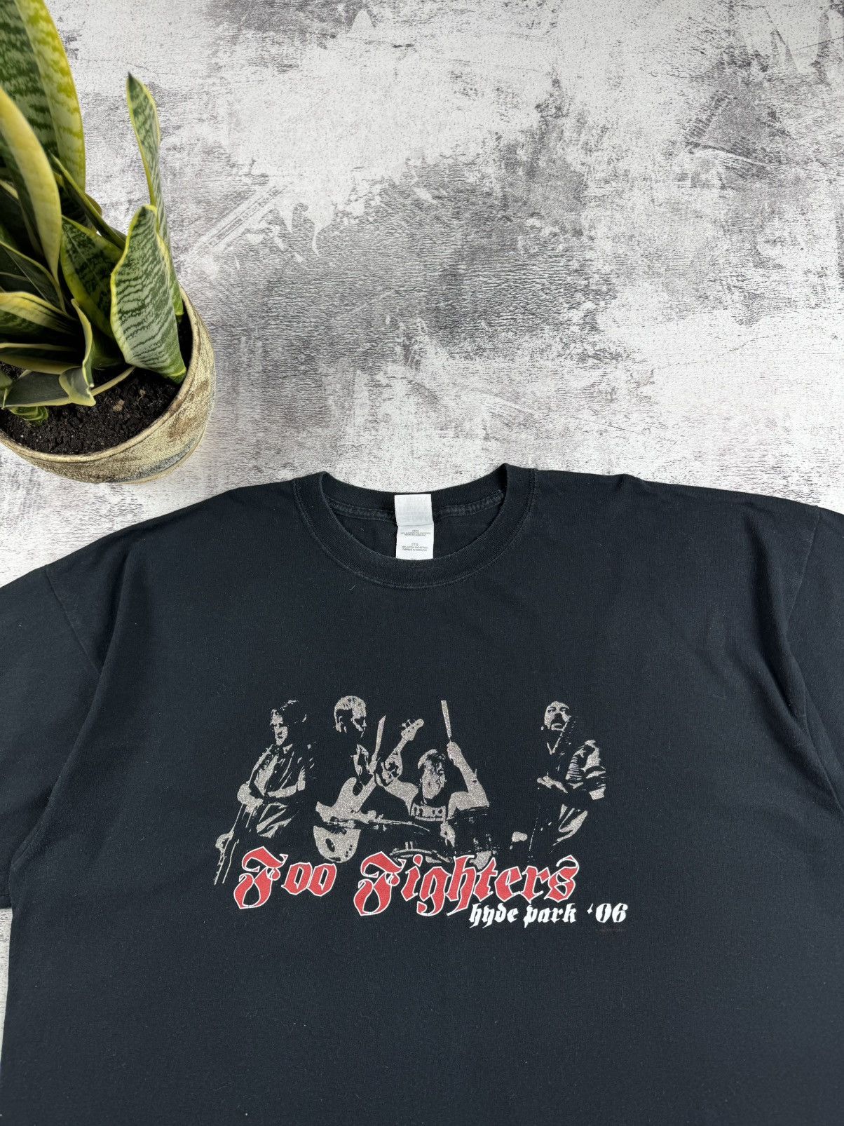 Band Tees FOO FIGHTERS 2006 Gildan Rock Rap Hip Hop Faded T Shirt Tee Size US XXL / EU 58 / 5 - 6 Thumbnail