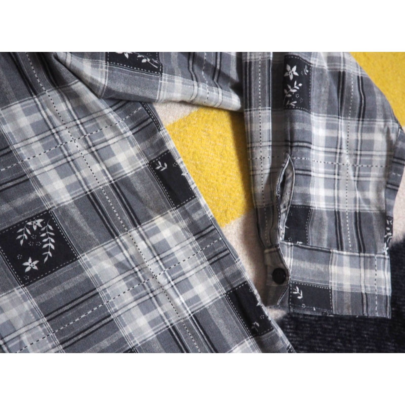 Vintage VTG 70s 80s Faded Gray Black Floral Plaid Light Boho Button Baggy Shirt XL Size US XL / EU 56 / 4 - 3 Thumbnail