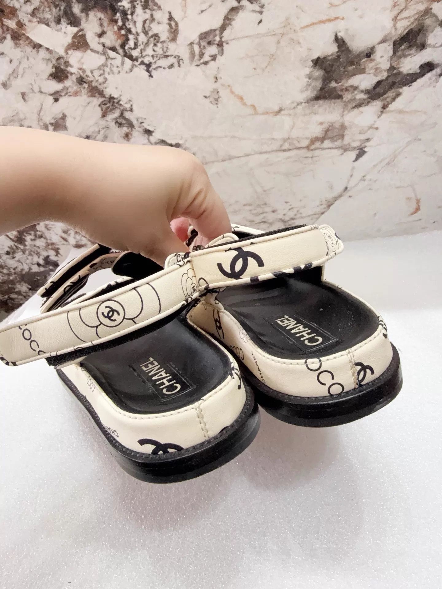Chanel Chanel Graffiti Camellia Sandals 38.5 98 New Size US 8 / IT 38 - 5 Thumbnail