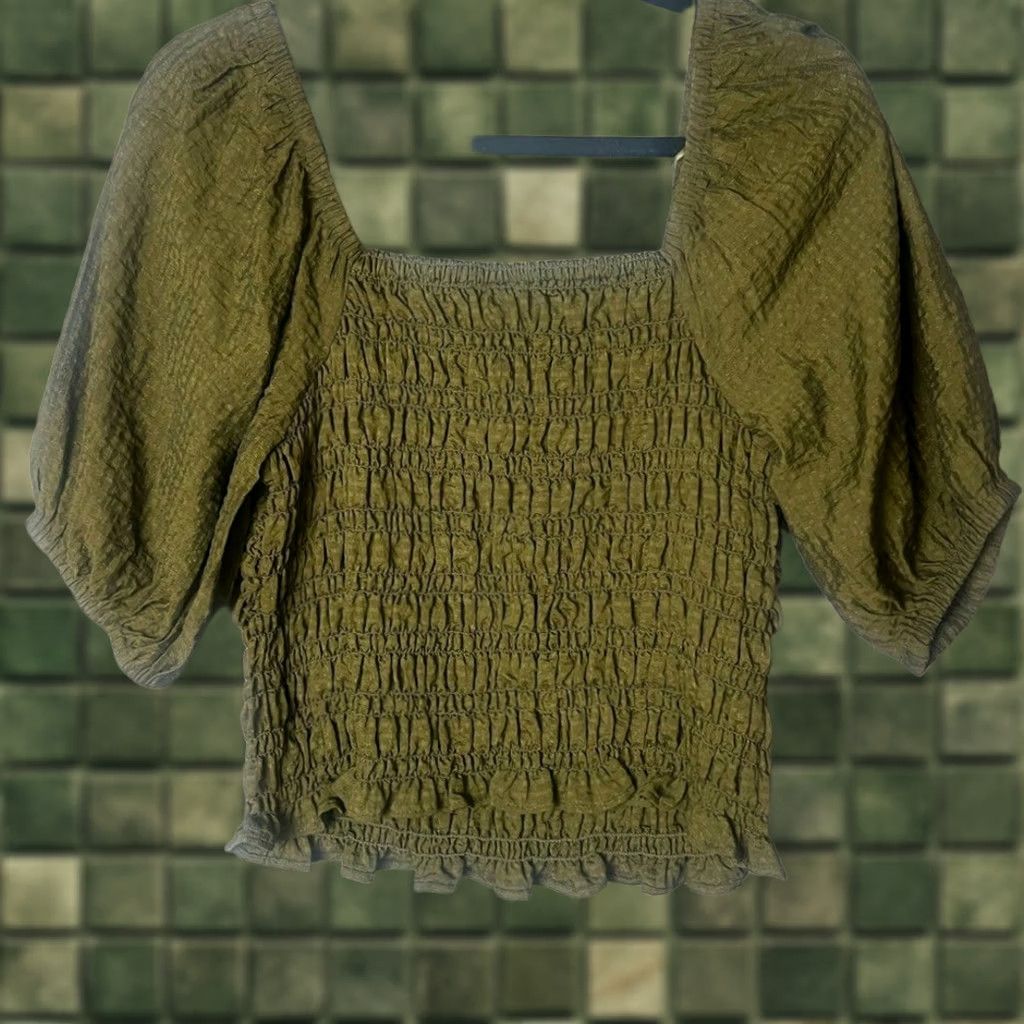 Old Navy Old Navy Blouse Shirt Woman Medium NWT Olive Green Fitted Puff-Sleeve Smocked Top Green Womens M Size M / US 6-8 / IT 42-44 - 1 Thumbnail
