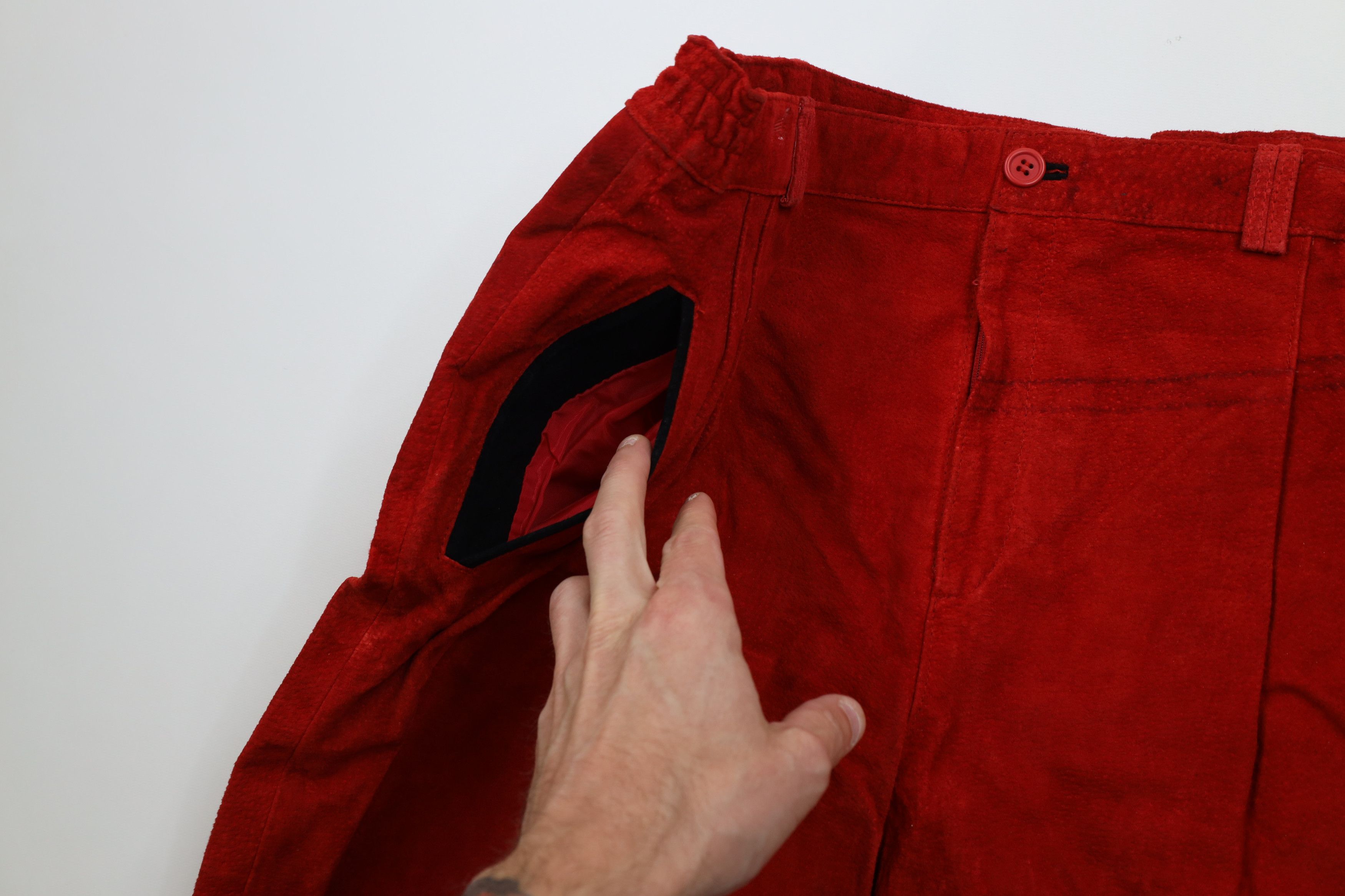 Vintage Vintage 90s Streetwear Pleated Suede Leather Shorts Red Size US 36 / EU 52 - 7 Thumbnail