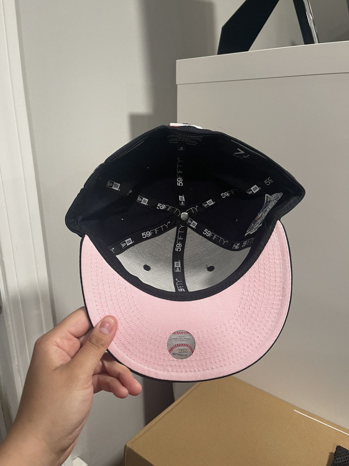 New Era Hat Heaven ‘Pink UV’ New York Yankees Fitted Size 7 1/8 Size ONE SIZE - 3 Thumbnail