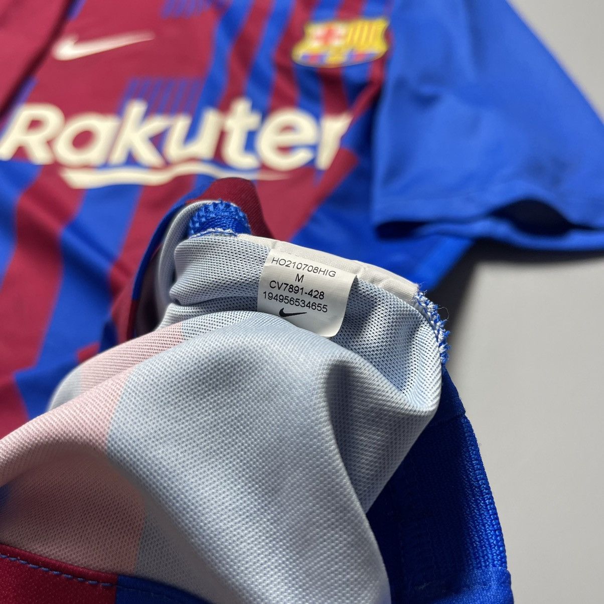 Nike BARCELONA NIKE 2021/2022 FOOTBALL HOME JERSEY #19 AGUERO Size US M / EU 48-50 / 2 - 13 Thumbnail