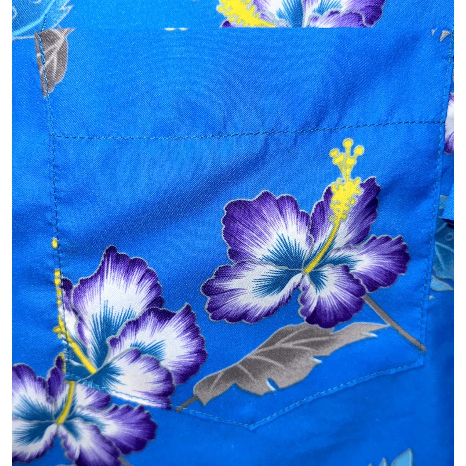 Vintage Maui-Nui Shirt Hawaiian Floral Blue/Purple Regular L Mens Button-Up Collared Short Sleeve Polyester USA Made Size US L / EU 52-54 / 3 - 5 Thumbnail