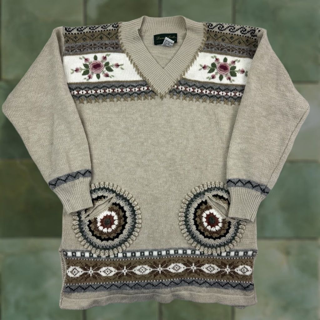 Vintage VINTAGE Dana Scott Sweater Womens Medium Fall Geometric Knit Pockets Flowers 90s Y2K Beige Pullover L/S V-Neck Size M / US 6-8 / IT 42-44 - 1 Thumbnail