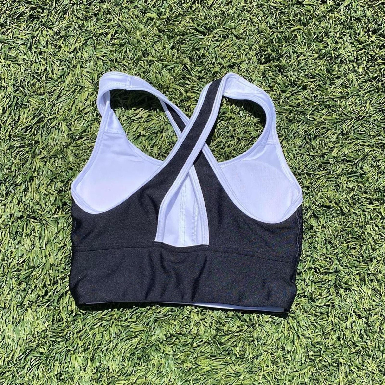 Under Armour Under Armor Sports Bra Black and White Size XS Size ONE SIZE - 2 Thumbnail