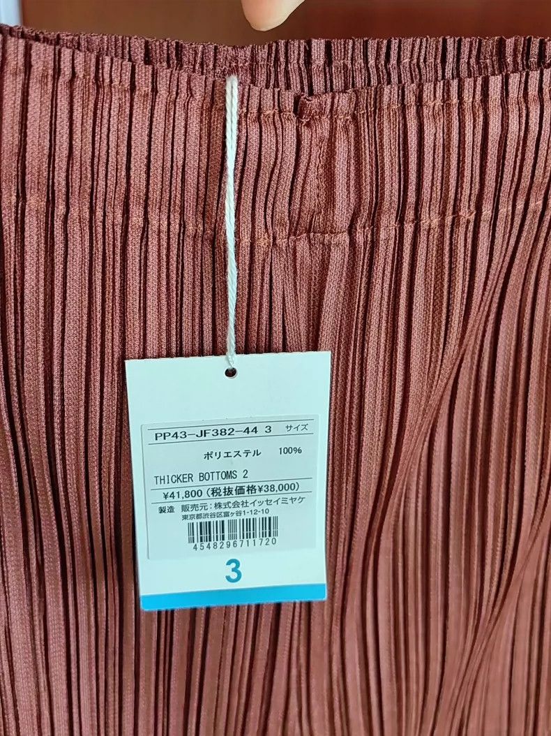 Issey Miyake Issey Miyake size:3 Angolan red pleated straight-leg pants Size 22" - 9 Thumbnail