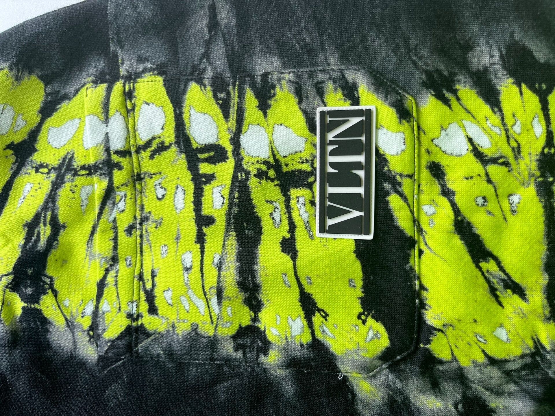 Valentino Valentino Fluorescent Green Butterfly Print Shorts Size US 32 / EU 48 - 4 Thumbnail