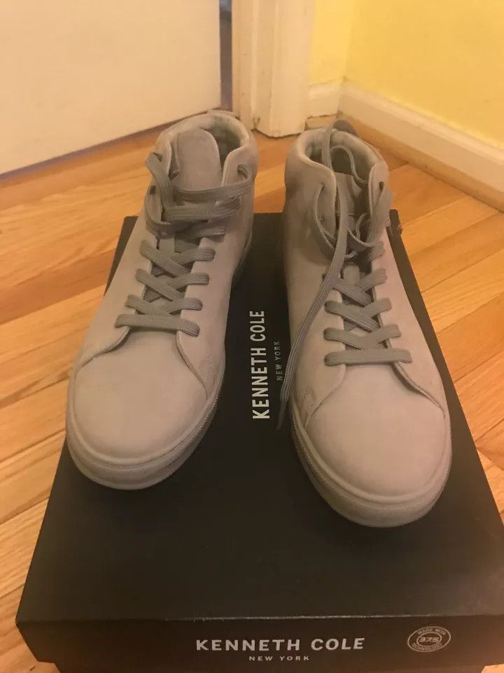 Christian Louboutin o1s1wg110924 Louis Orlato Flat Sneaker in Beige Size US 9 / EU 42 - 1 Thumbnail
