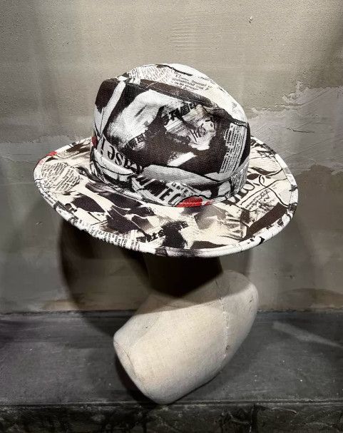 John Galliano John Galliano 2000s Newspaper Print Hat Size ONE SIZE - 4 Thumbnail