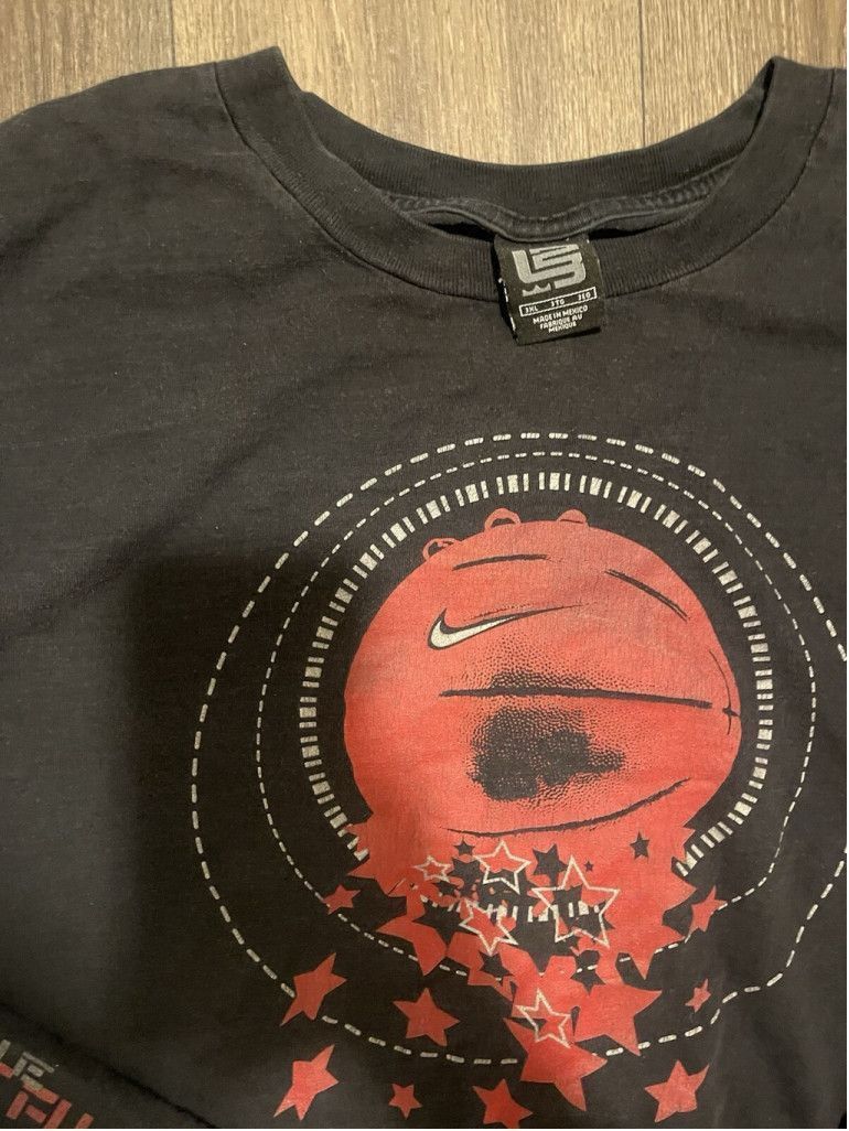 Nike Lebron James vtg 2000s Long-Sleeve T-Shirt(stains come off) Size US XL / EU 56 / 4 - 3 Thumbnail