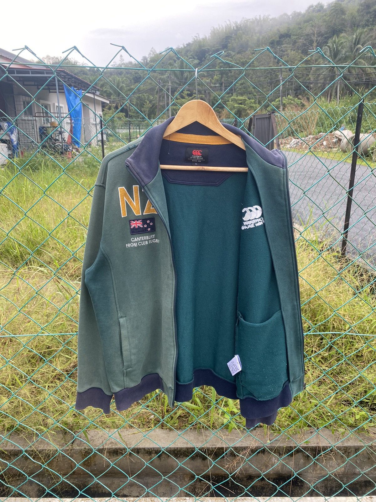 Canterbury of New Zealand Distressed Canterbury Of New Zealand zip up jacket Size US L / EU 52-54 / 3 - 5 Thumbnail