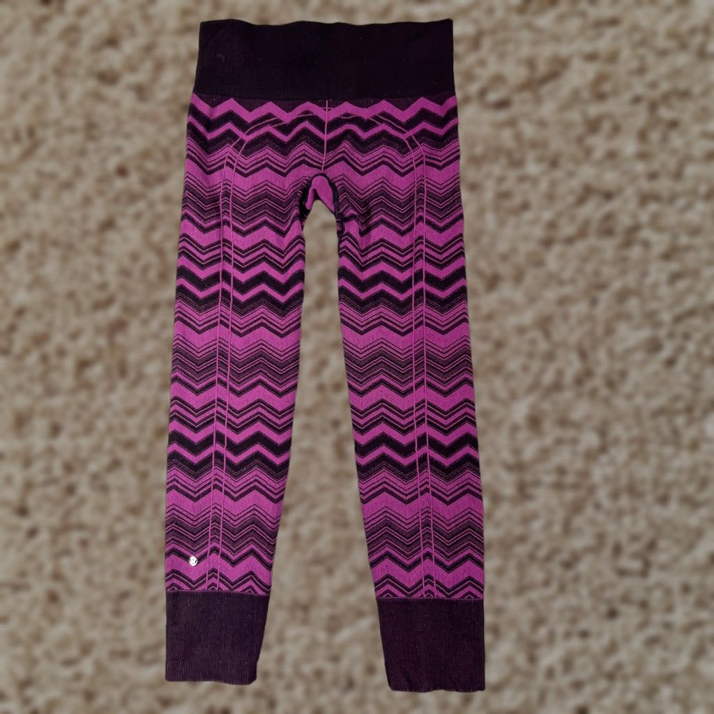 Lululemon Lululemon Pants Womens 4 Black Purple Chevron Stripe Ebb To Street Pant W5G17S Size 27" / US 4 / IT 40 - 1 Thumbnail