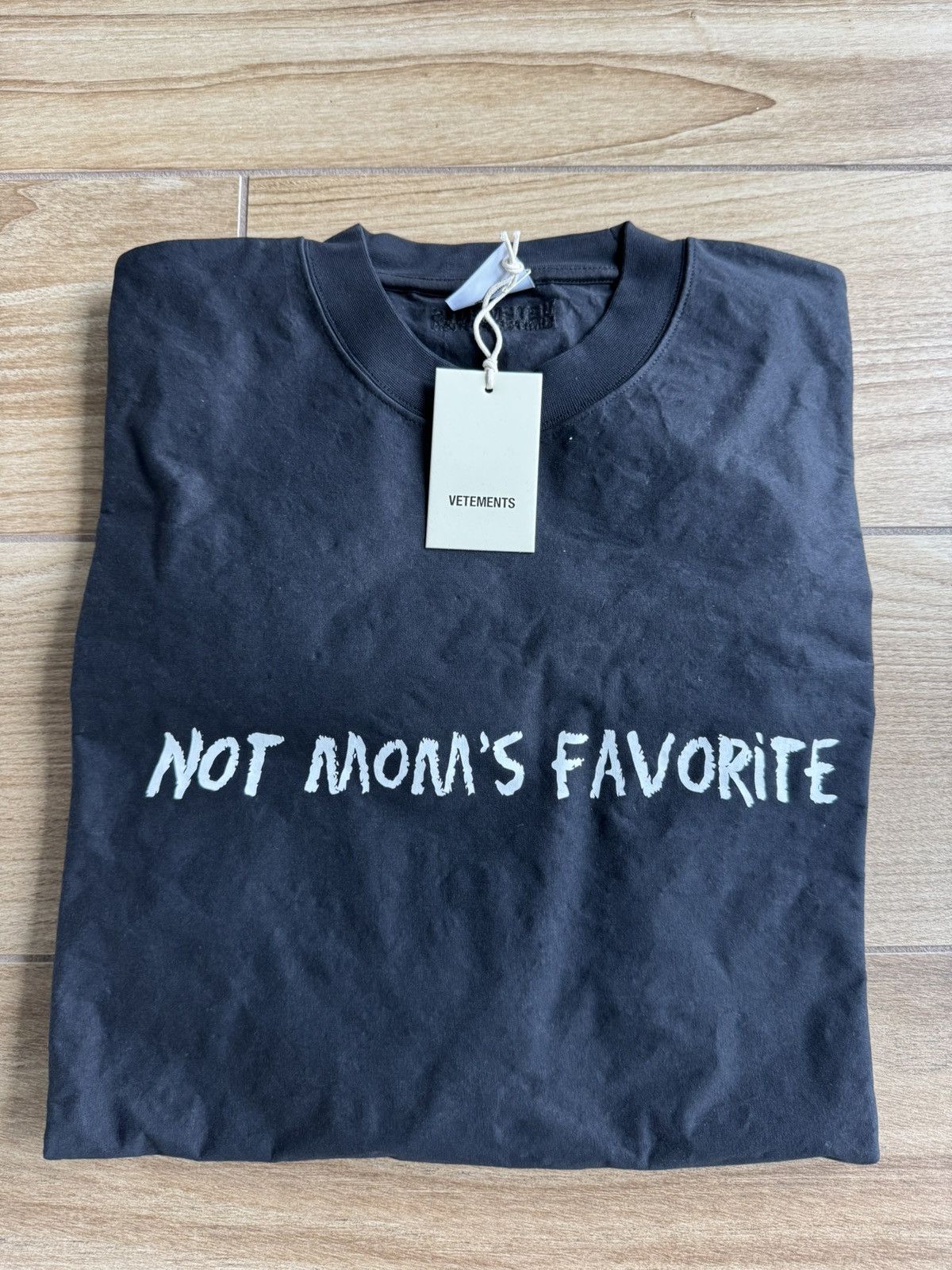 Vetements VETEMENTS Metalized Wrinkled 'Not Mom's Favorite' T-shirt Size US L / EU 52-54 / 3 - 9 Thumbnail