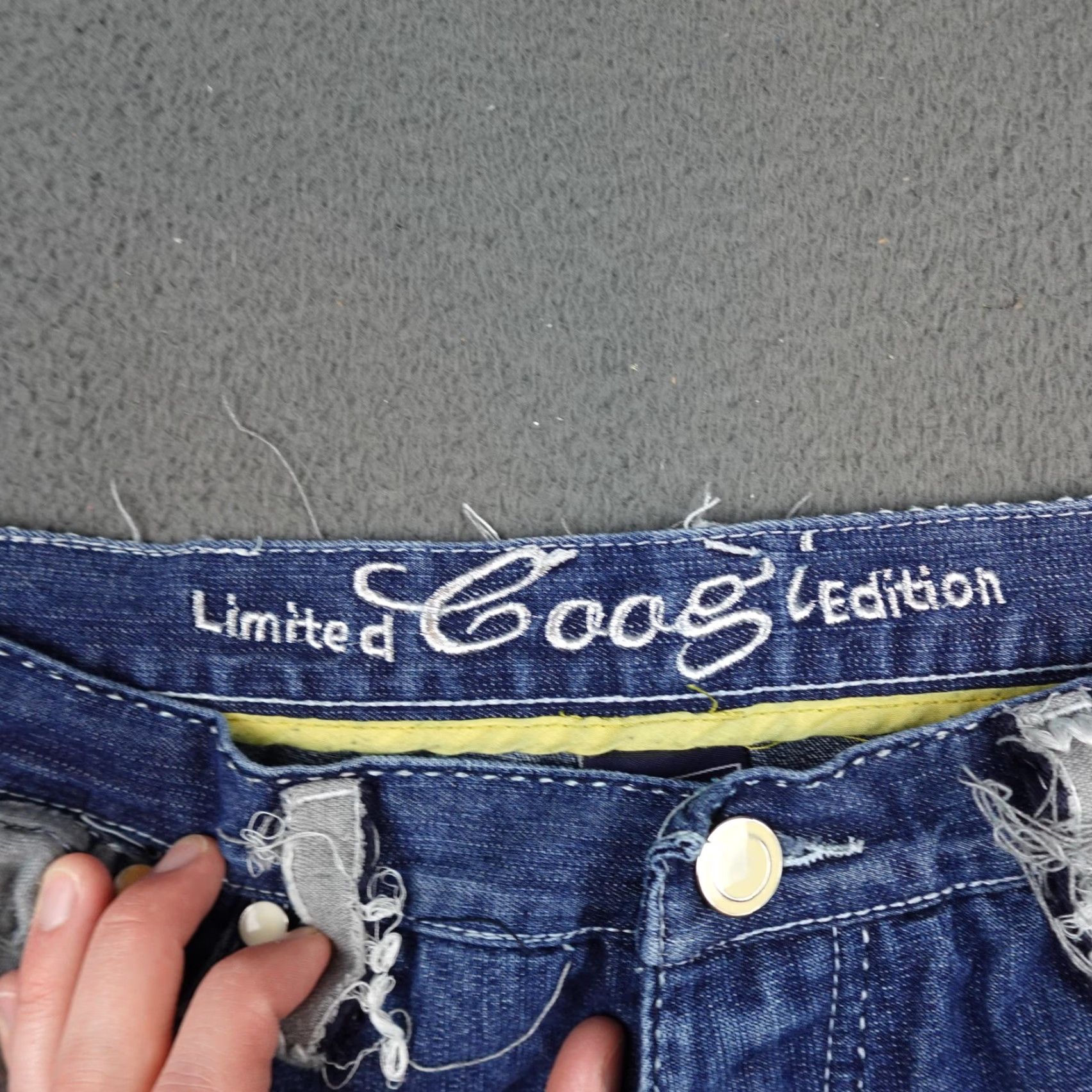 Coogi VINTAGE COOGI Jeans Mens 40x33.5 Blue Denim Limited Edition Distressed Embroidered Shirt Size US 40 / EU 56 - 5 Thumbnail