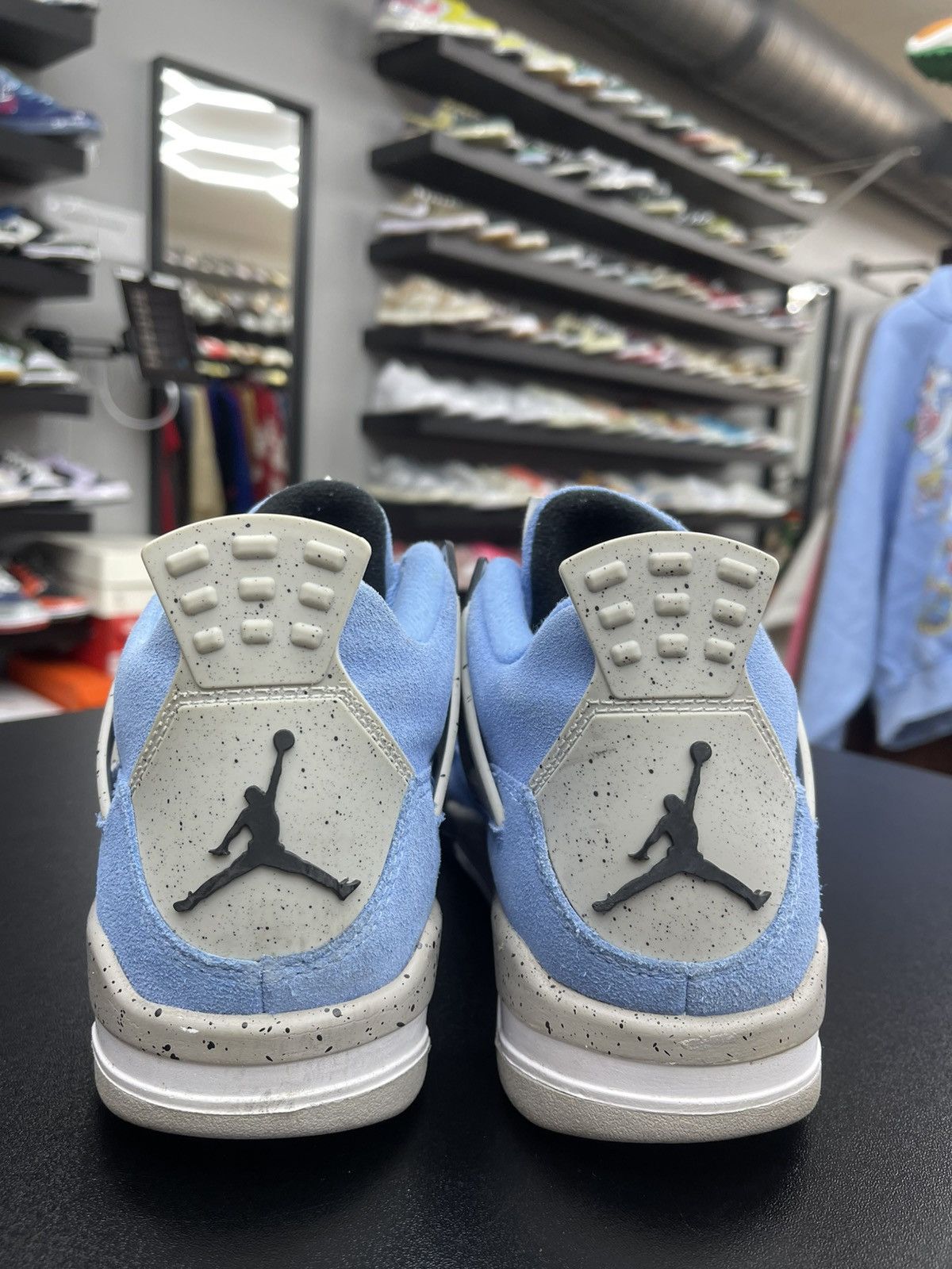 Jordan Brand Size 6.5y - Jordan 4 University Blue Gently Used Size US 6.5 / EU 39-40 - 4 Thumbnail