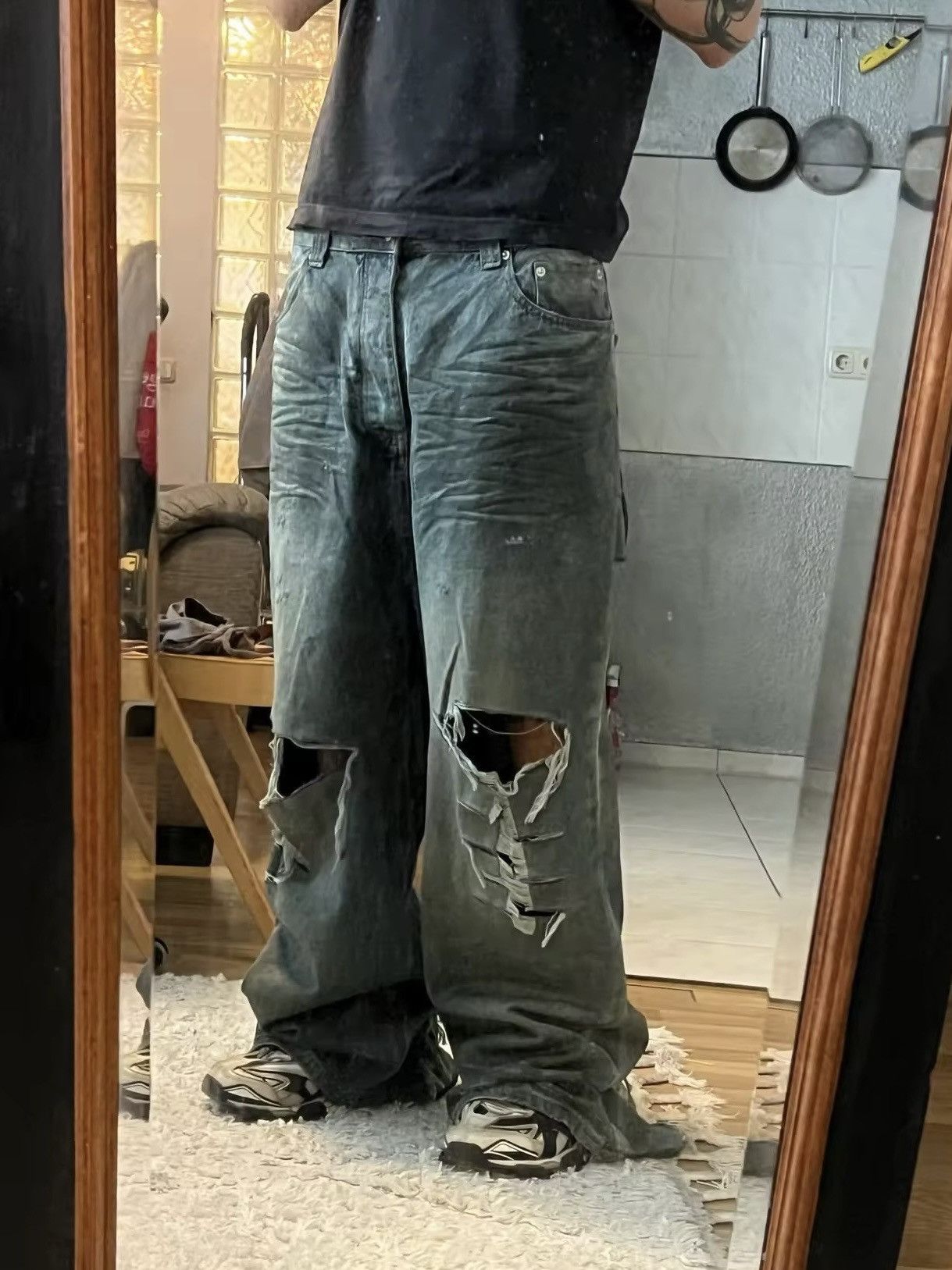 Jean Frayed Distressed Hole Baggy Wide Leg Jean Size US 32 / EU 48 - 9 Thumbnail