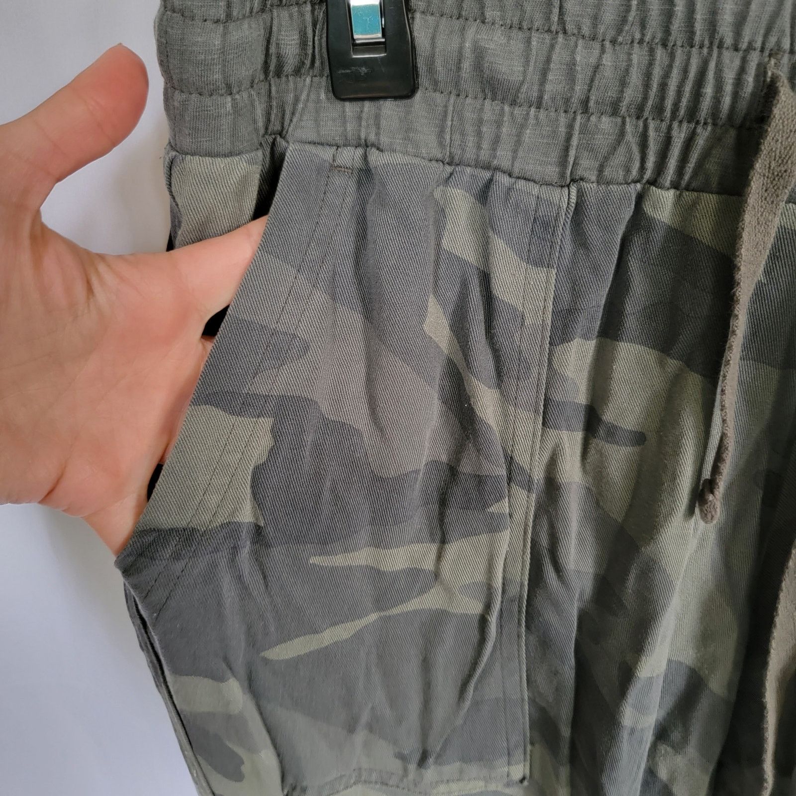 Splendid Splendid Green Camo High Waisted Joggers Size XS Size 26" / US 2 / IT 38 - 2 Thumbnail