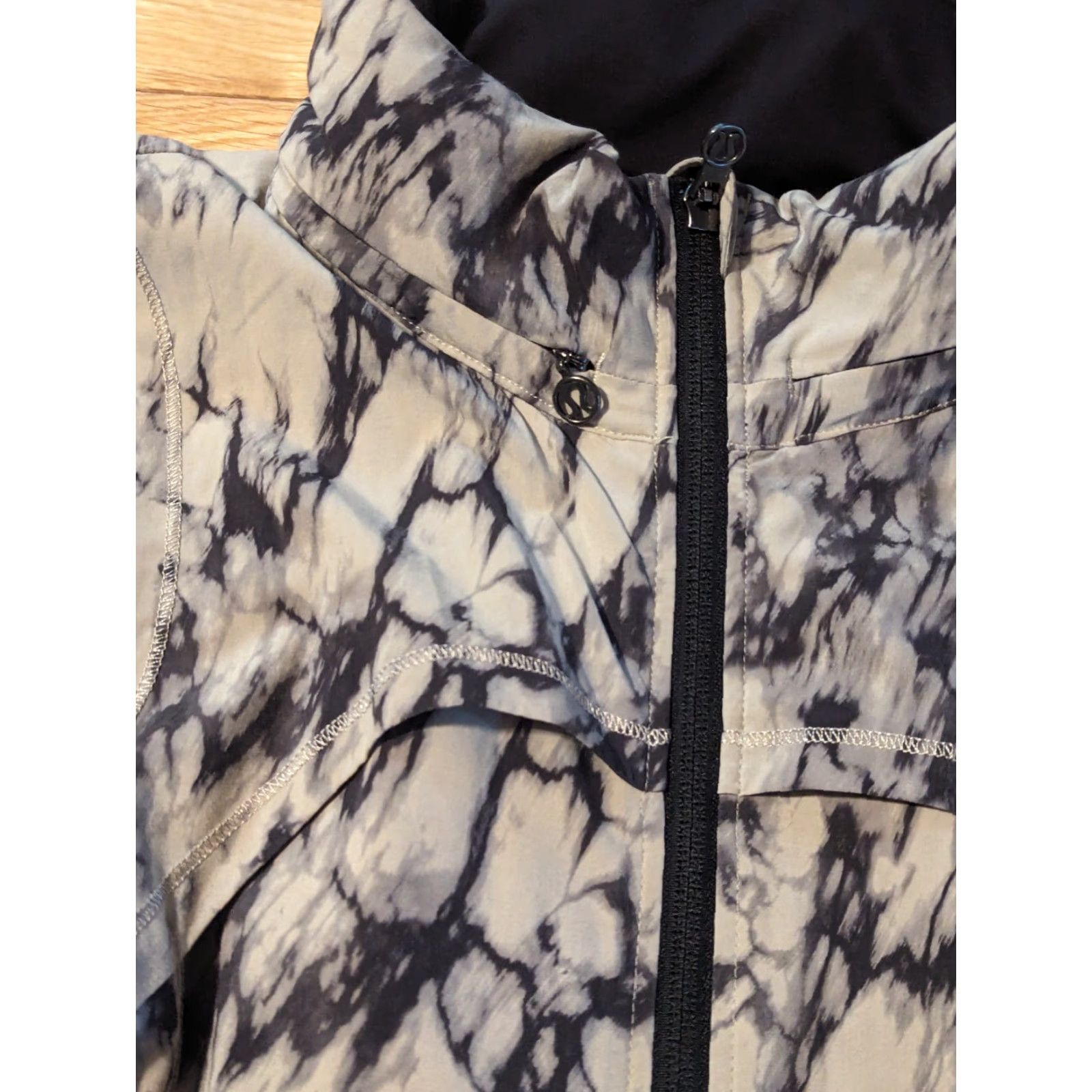Lululemon LULULEMON Bring Back The Track Jacket Concealed Hood Marble Packable Black 4 Size S / US 4 / IT 40 - 2 Thumbnail