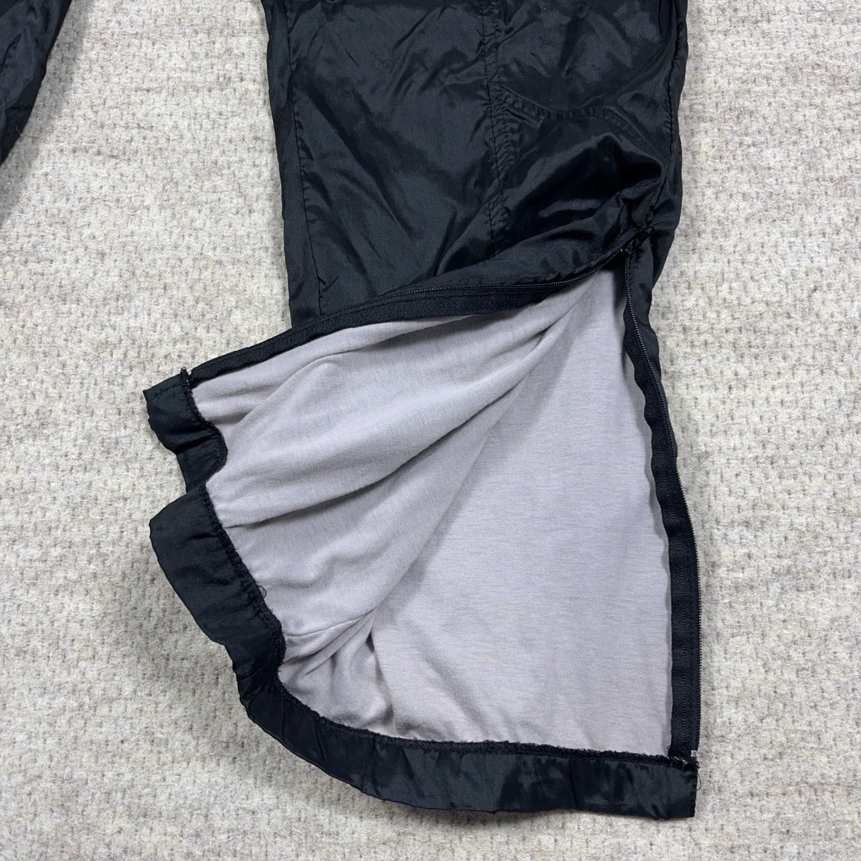 Nike VINTAGE Nike Pants Men Large Black Track Pants Windbreakers 90s Y2K Baggy Joggers 80s Athleisure Classic Modern Sports Mens Regular Black Nike Pants Size US 33 - 6 Thumbnail