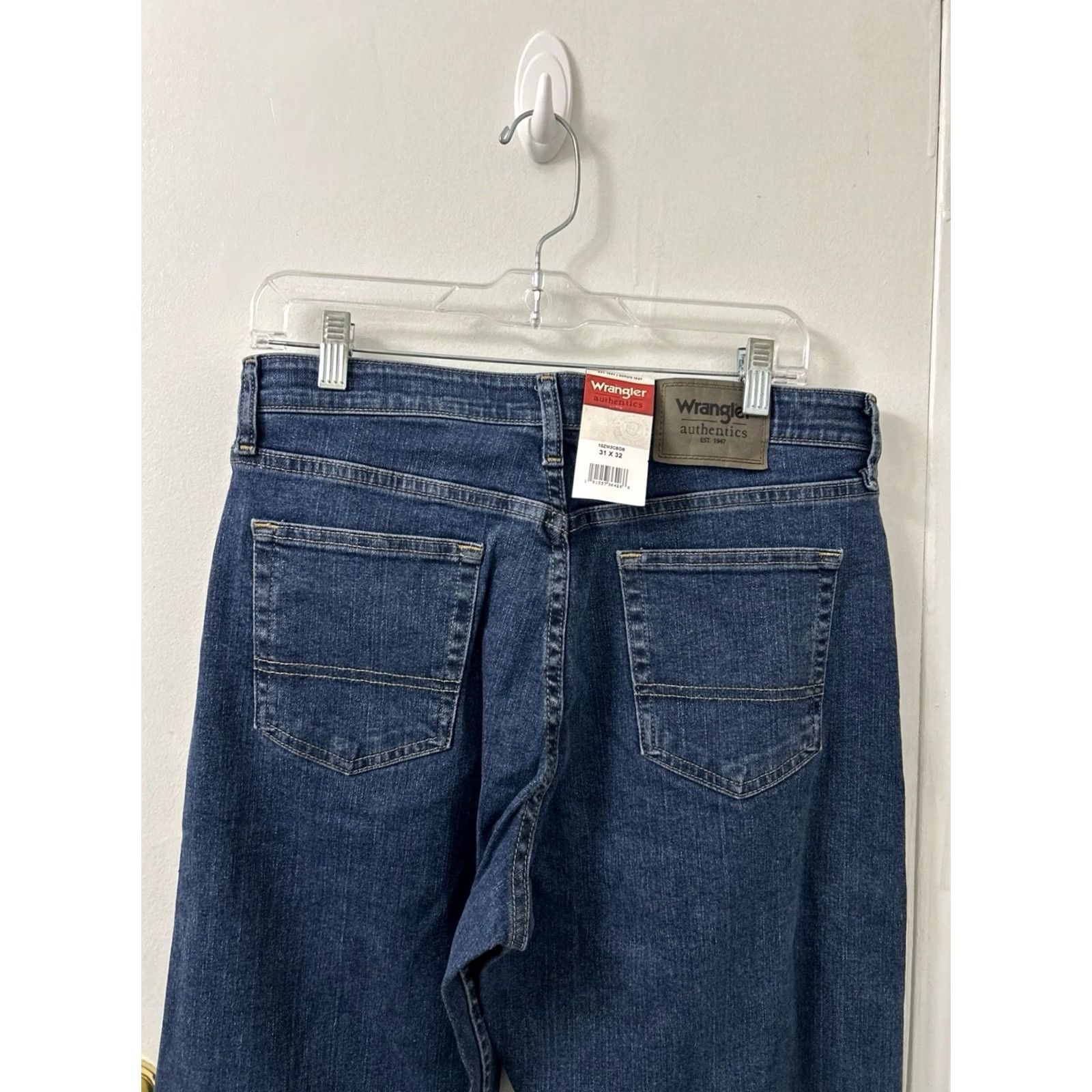 Wrangler Wrangler Authentics Jeans Mens 31x32 Blue Straight Denim NWT Regular Waist 31 Inseam 32 Stretch Comfort Logo Button Zipper Size US 31 - 7 Thumbnail