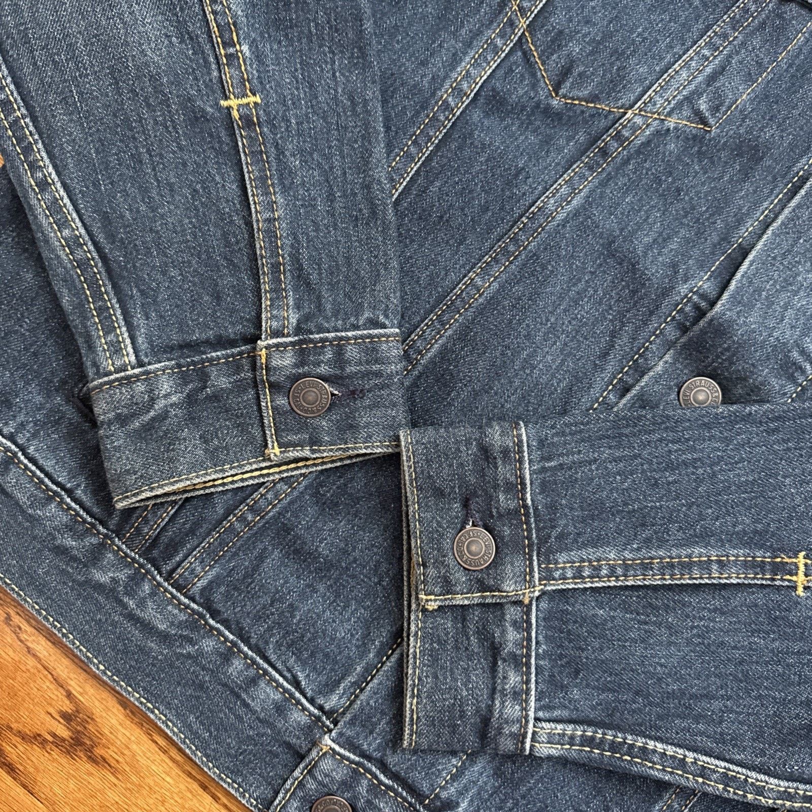 Levi's Custom Levi’s Denim Trucker Jacket With Patches Size L C5 Size US L / EU 52-54 / 3 - 5 Thumbnail
