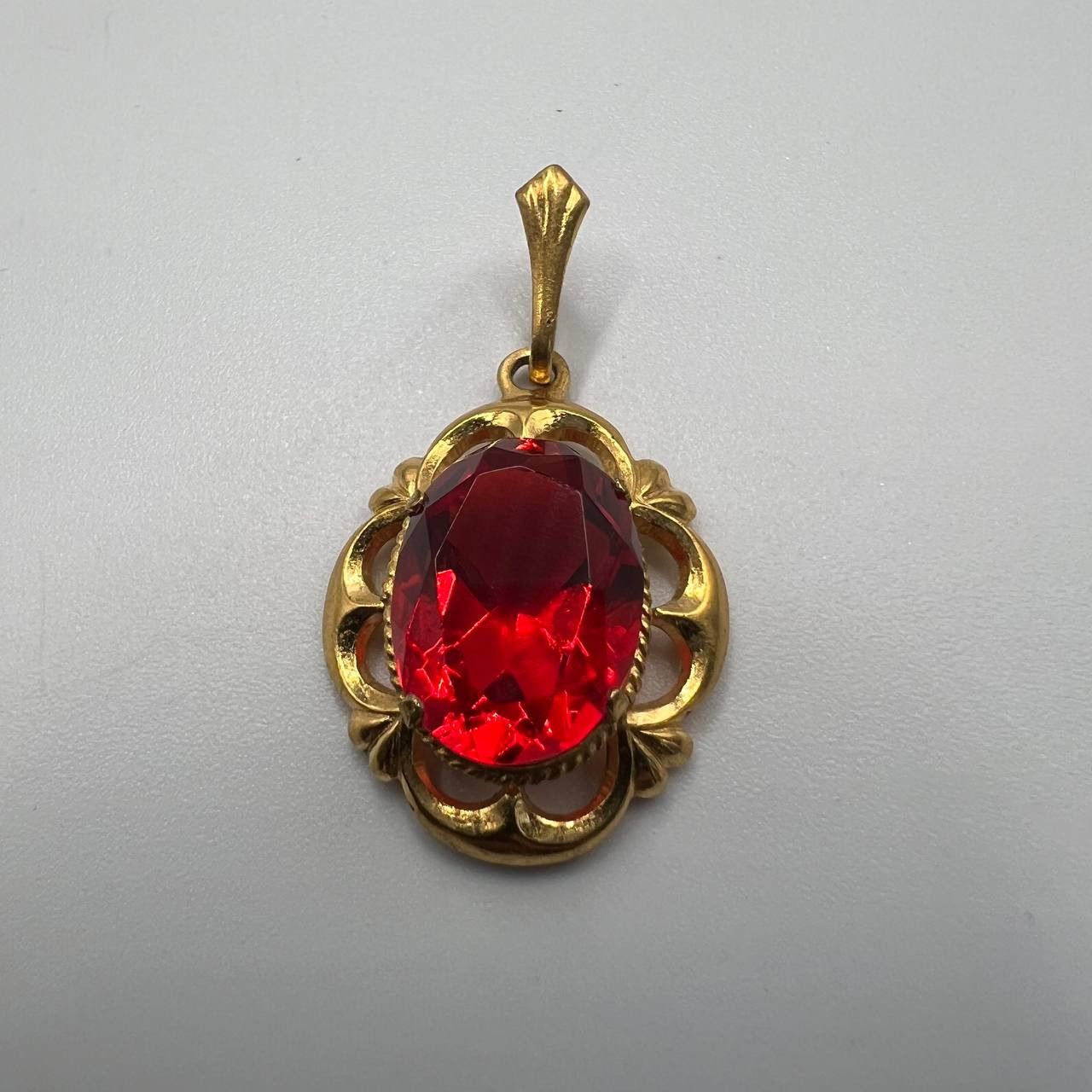 Vintage Vintage USSR Retro Style Jewelry Pendant Gold Tone Red Stone Size ONE SIZE - 6 Thumbnail
