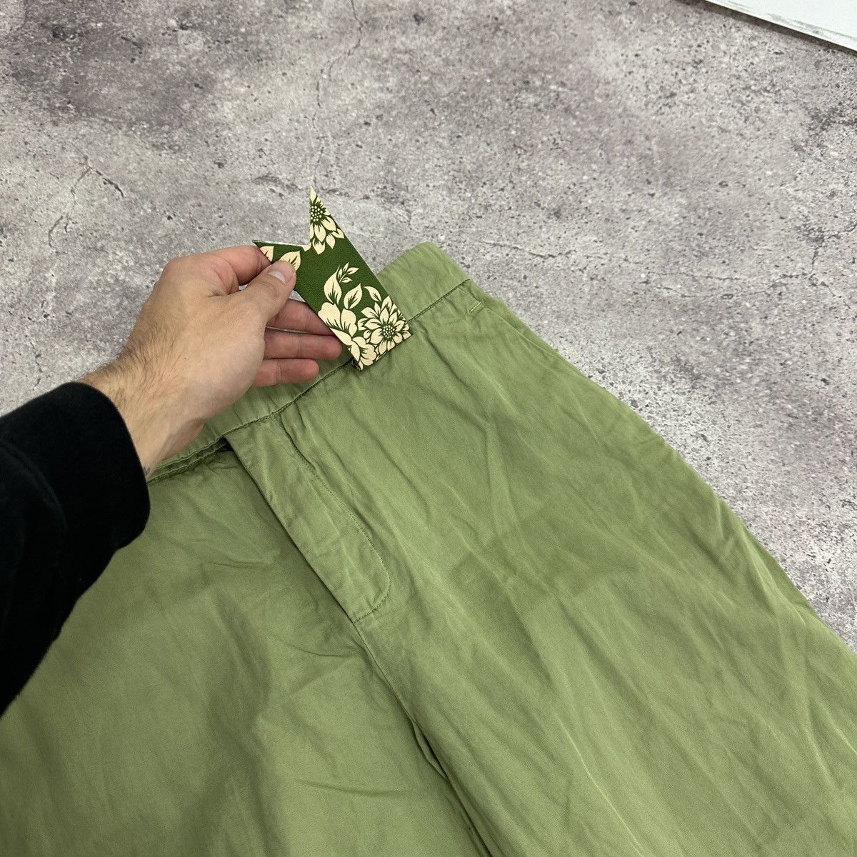Vintage Vintage 00s The Gigi Italy straight olive pants baggy y2k Size 30" / US 8 / IT 44 - 8 Thumbnail
