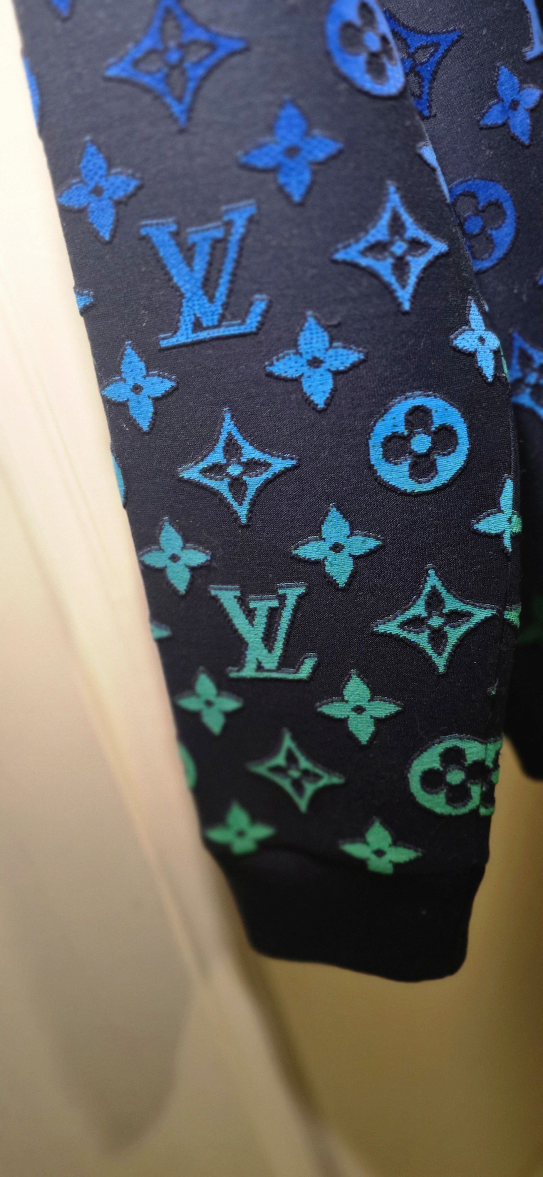 Louis Vuitton Louis Vuitton Monogram Coupe Gradient Sweatshirt🔥🌊🌎 Sz L Size US L / EU 52-54 / 3 - 3 Thumbnail